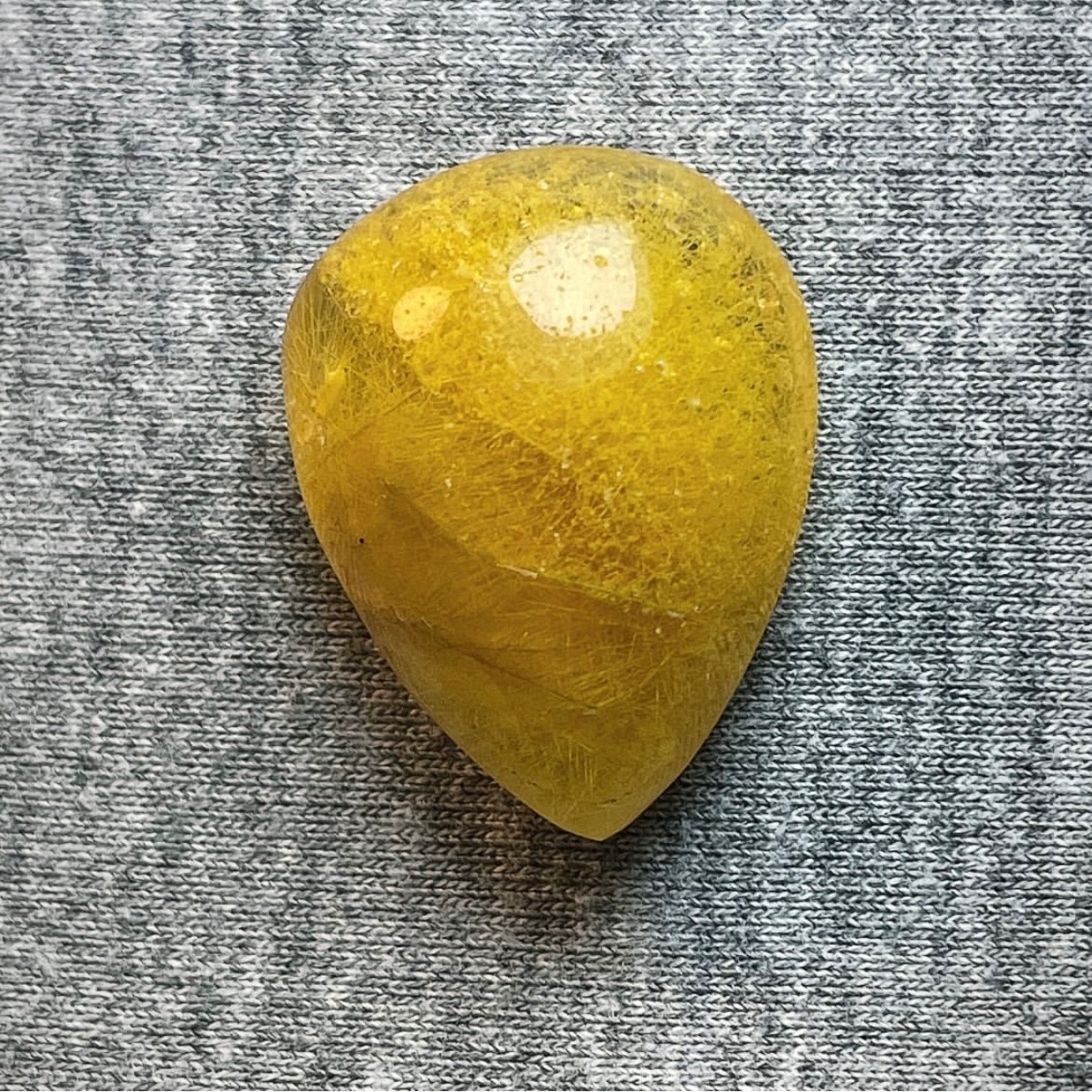 در مویین طبیعی طلایی با کیفیت