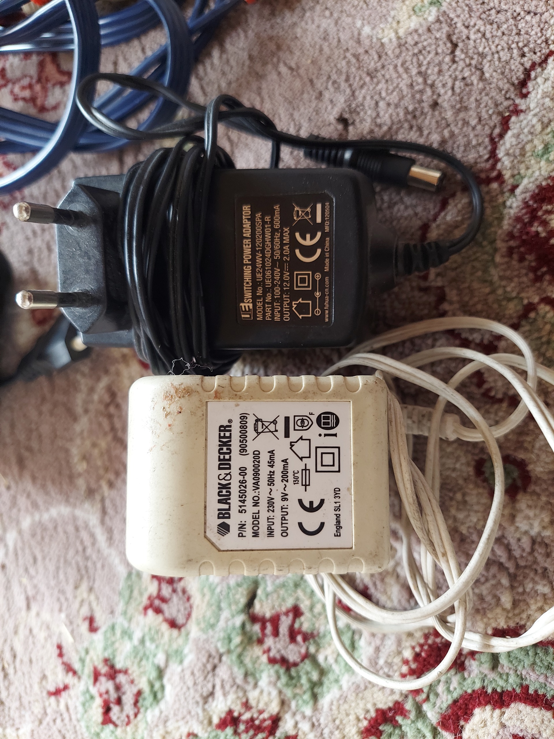 آداپتور و فیش مطابق تصاویر