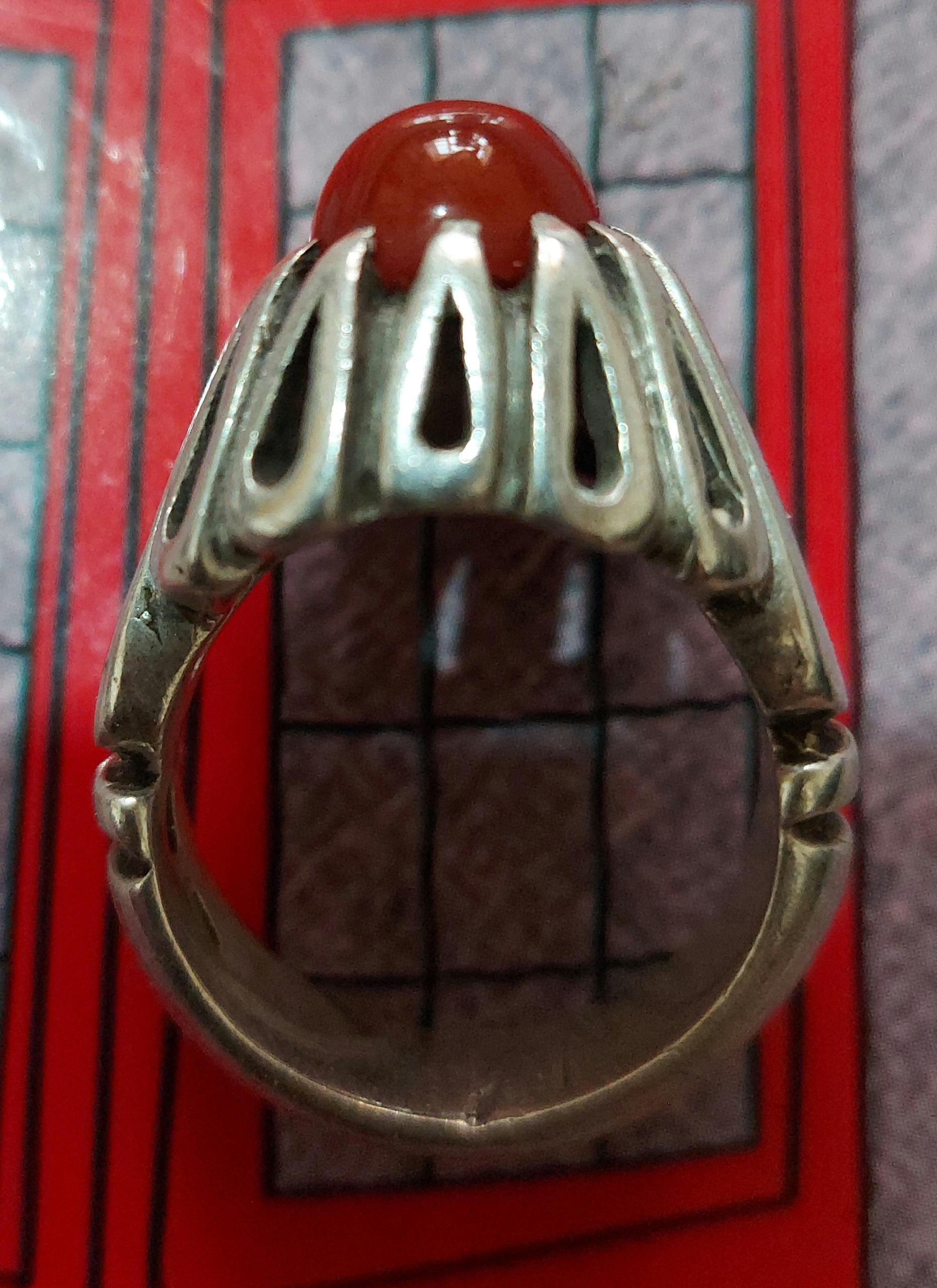 انگشتر نقره با نگین معدنی آبدار