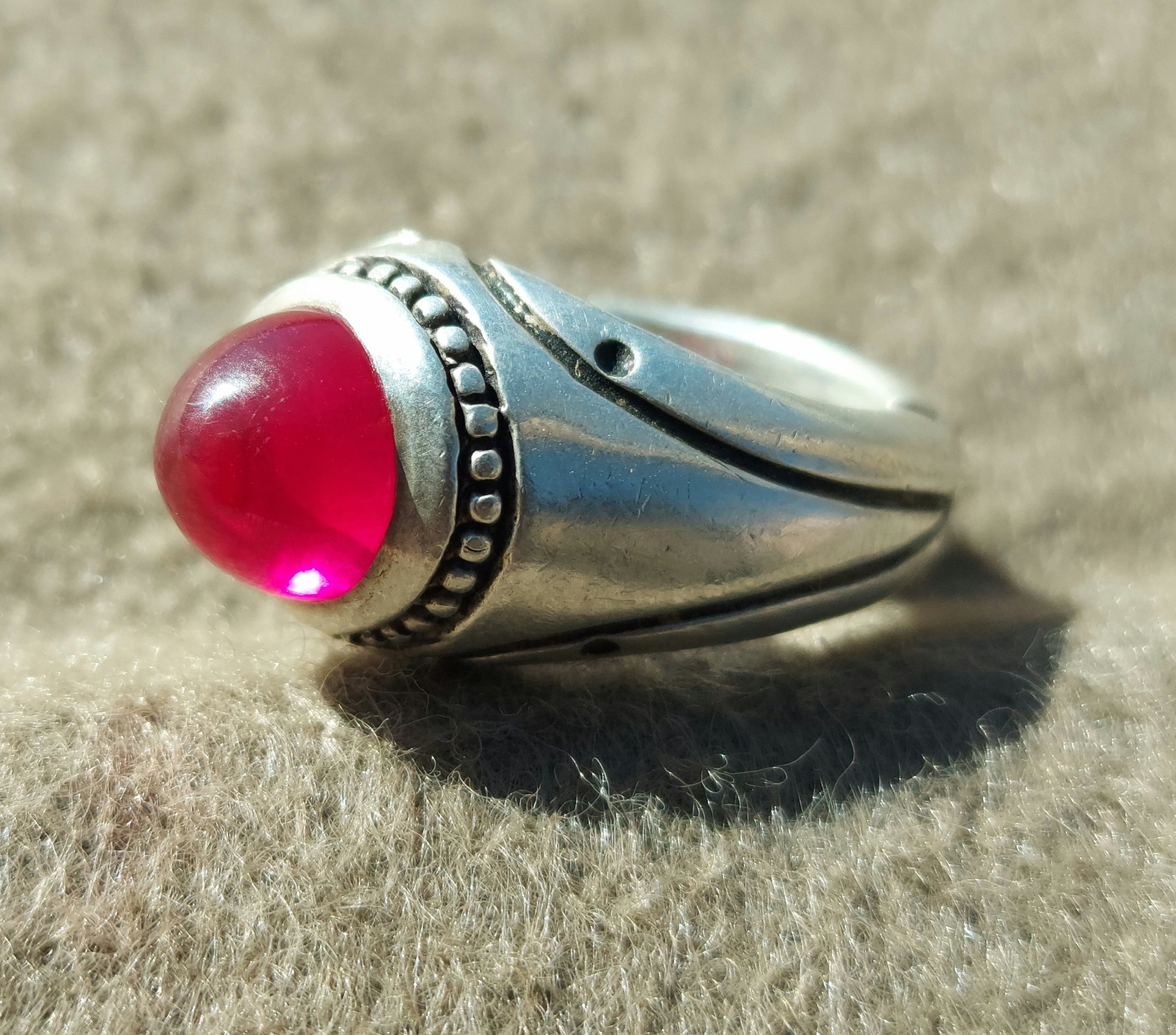 انگشتر نقره نگین خوشرنگ و چشم نواز