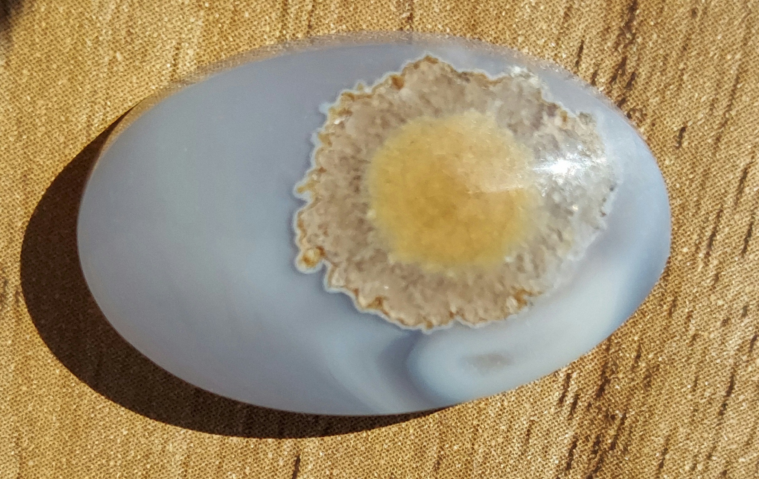نگین باباقوری ،چشم گاوی