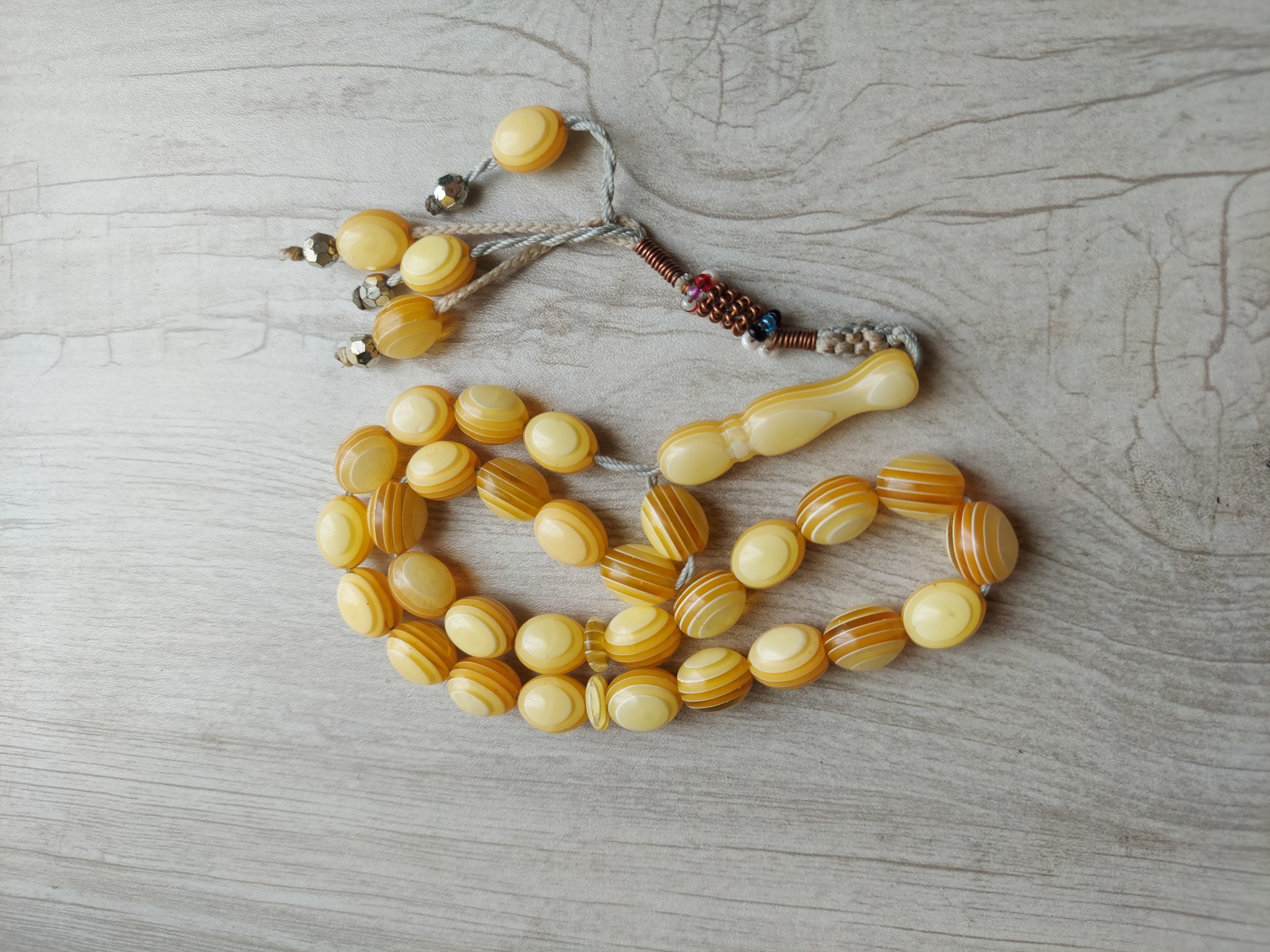 چرکه با دانه های رنگی