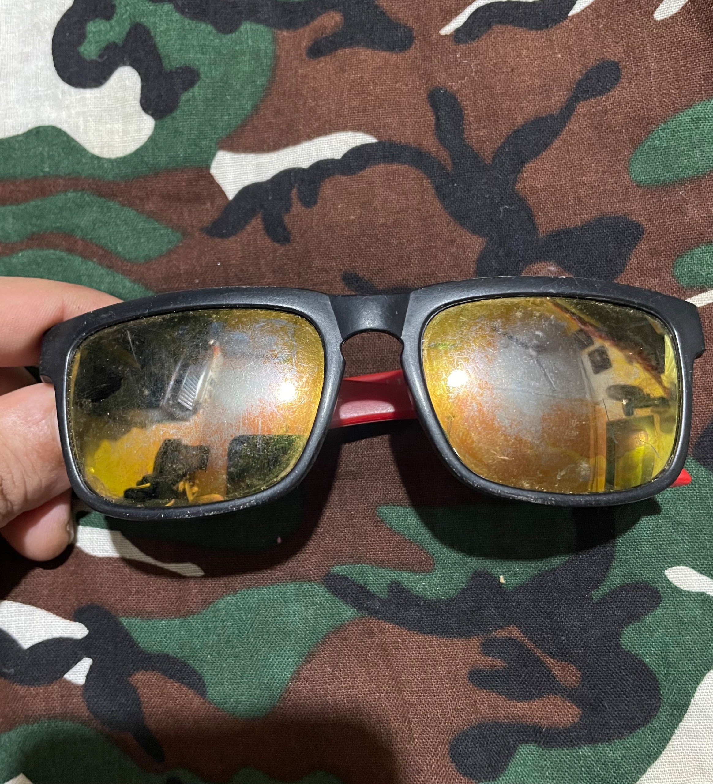 عینک دودی بچه گانه قدیمی توضیحات