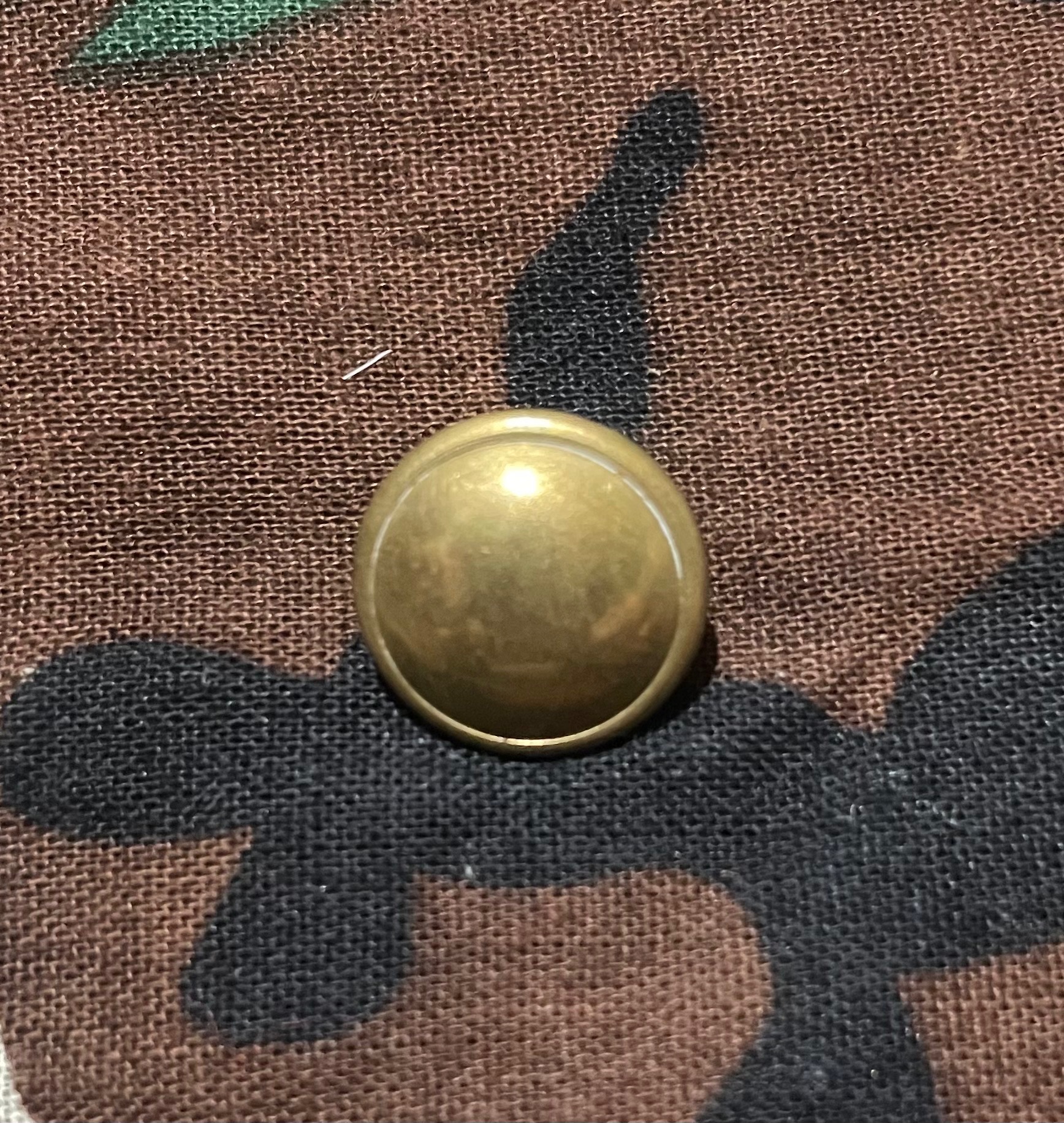 دکمه فلزی نیروهای مسلح ساخت ثمری