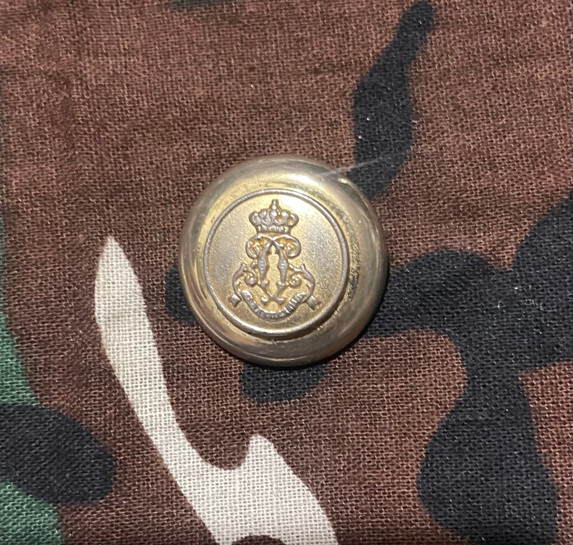 دکمه فلزی خارجی قدیمی