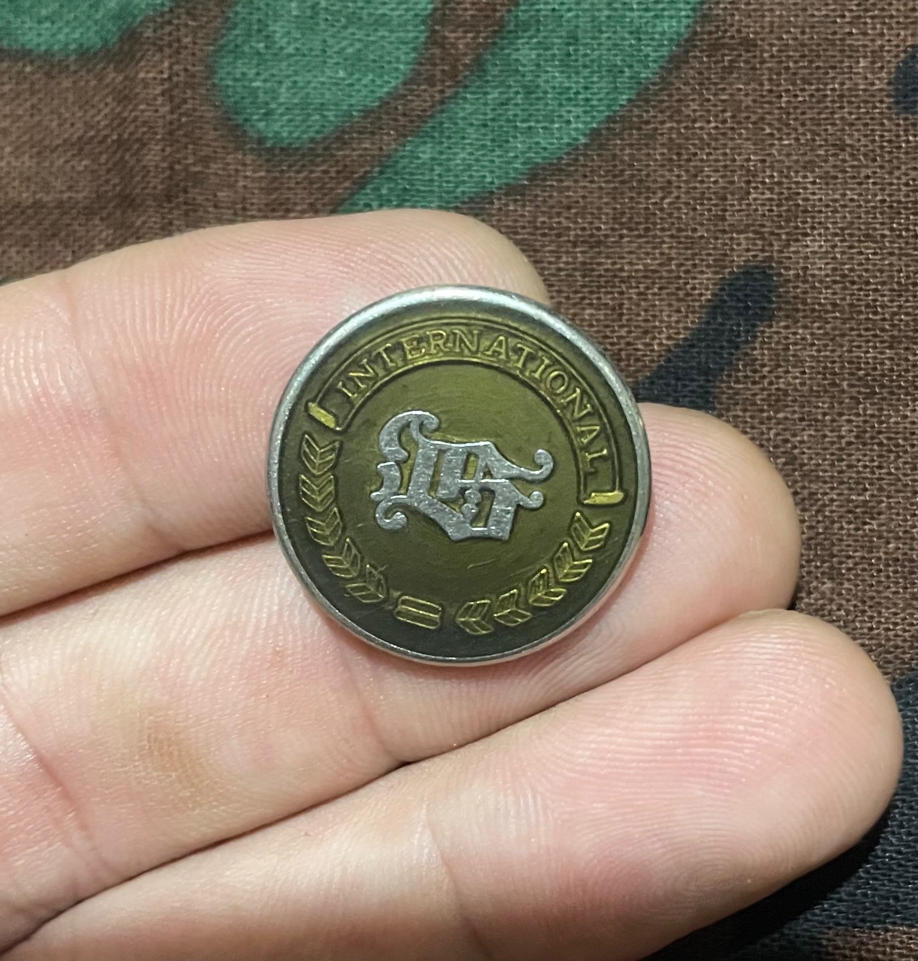 دکمه فلزی خارجی قدیمی اینترنشنال