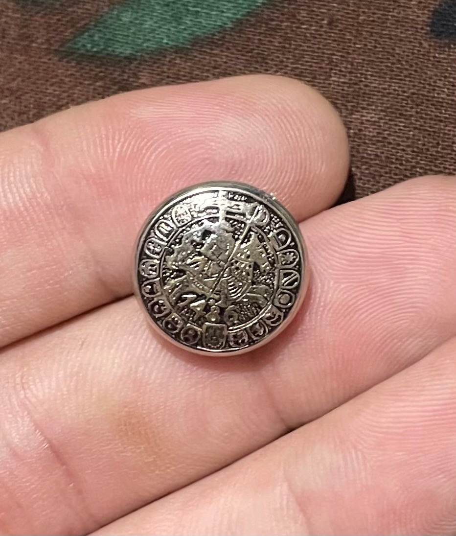 دکمه فلزی خارجی قدیمی شوالیه