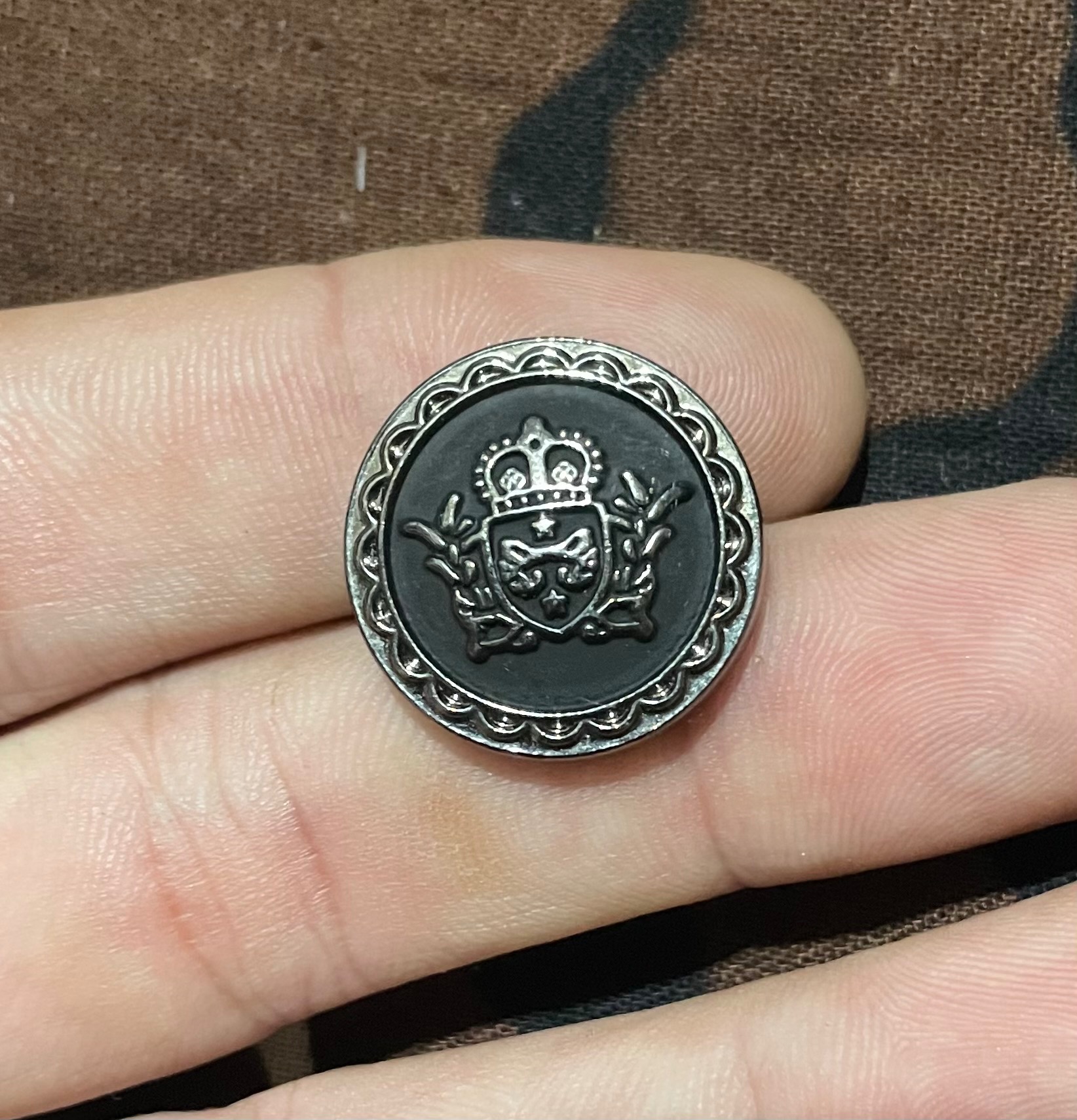 دکمه فلزی خارجی قدیمی