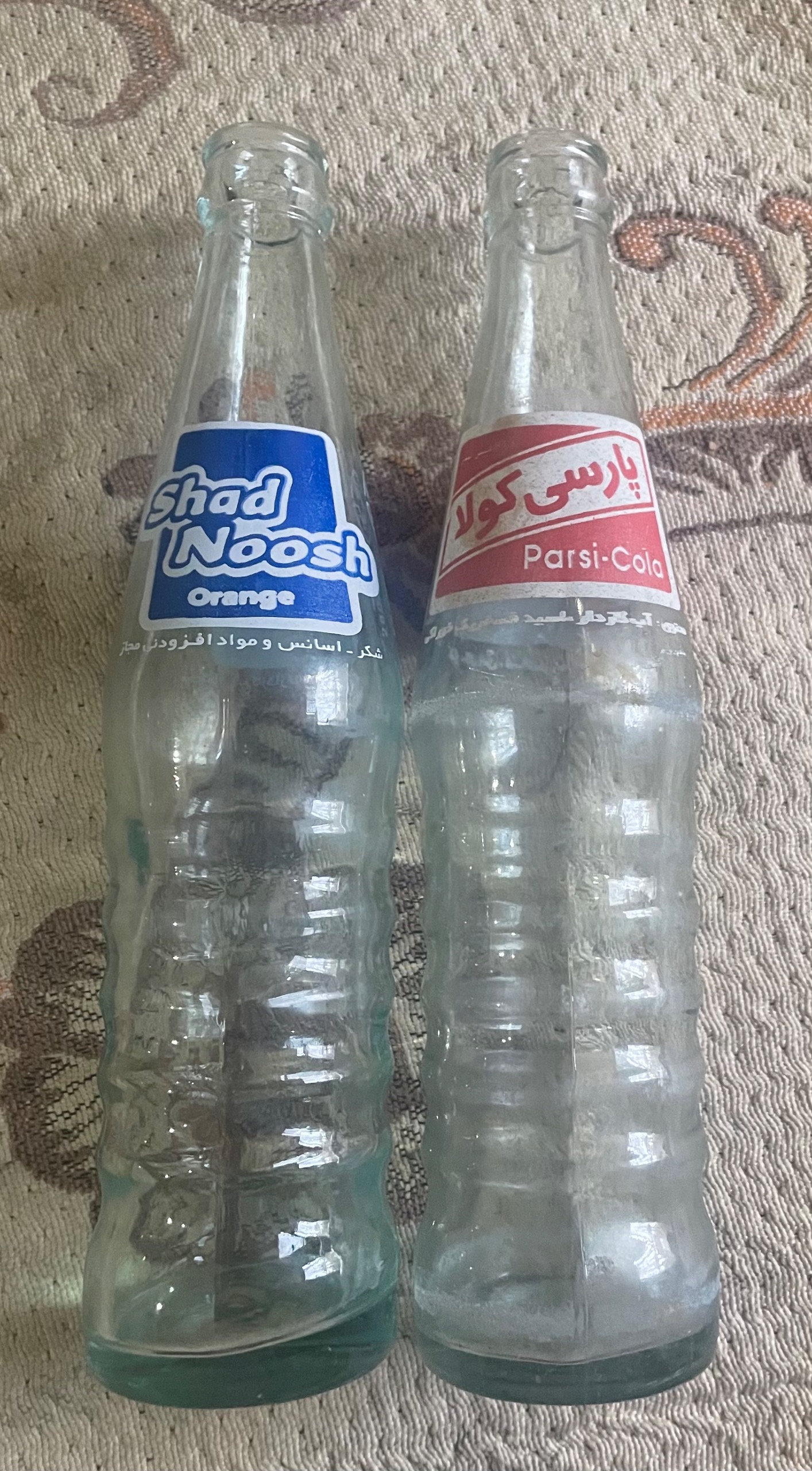 دو عدد شیشه نوشابه پارسی کولا و شادنوش قدیمی