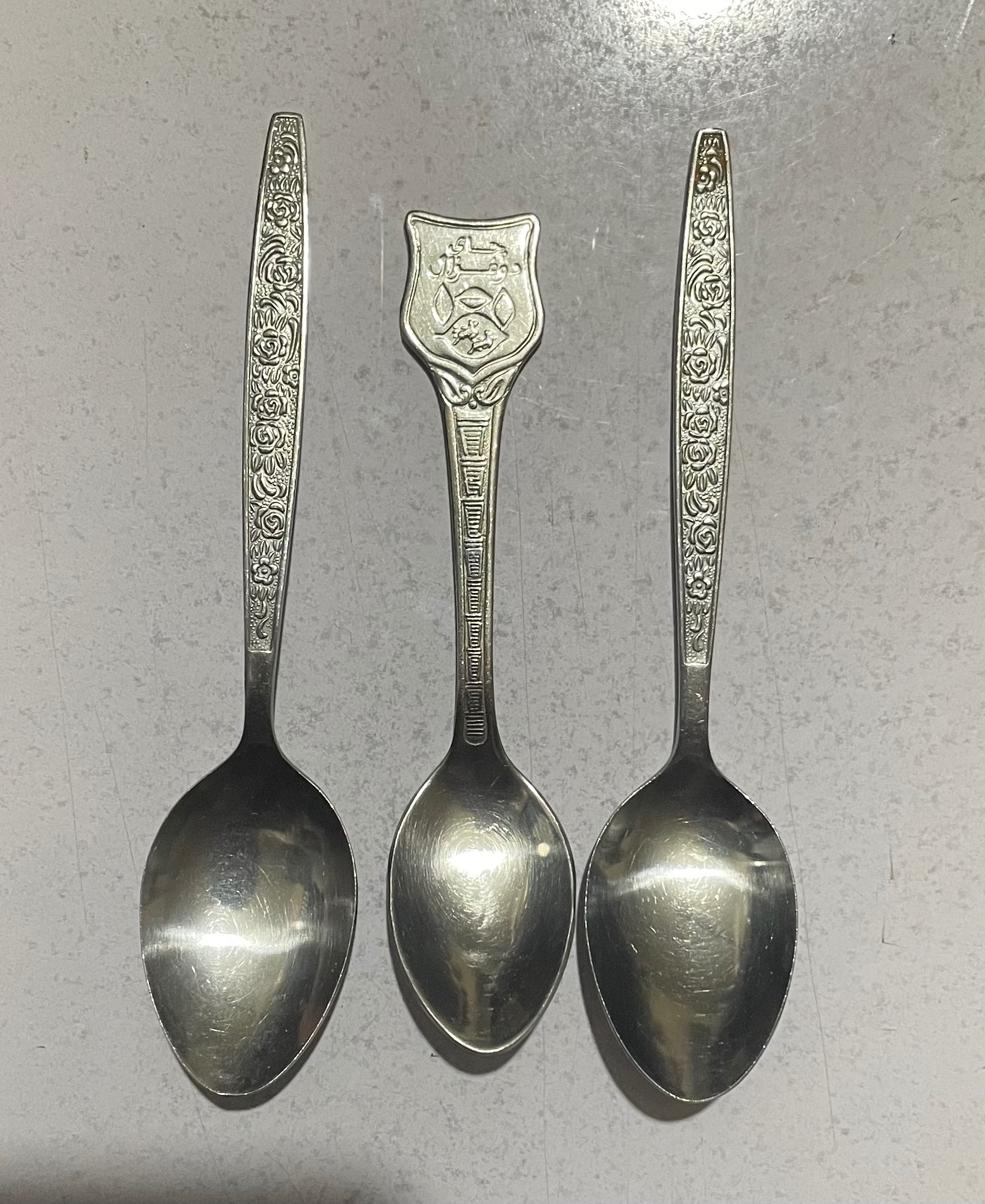 سه عدد قاشق قدیمی کلکسیونی یکی چای دو غزال