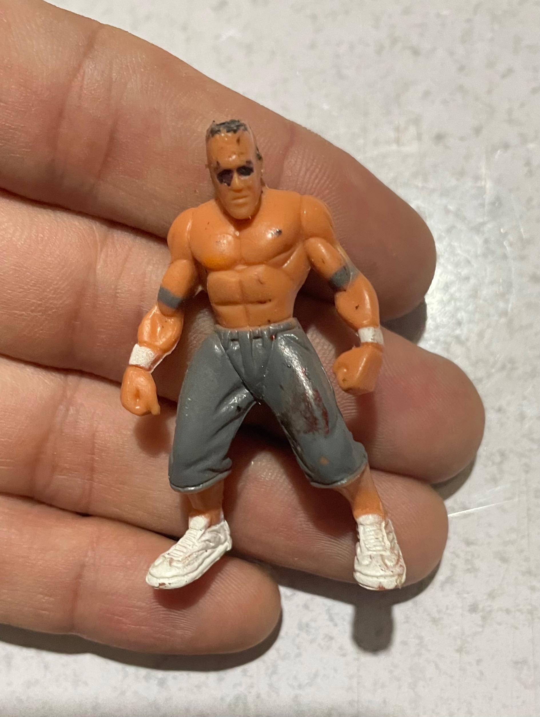 فیگور کوچک کشتی کج زیبا