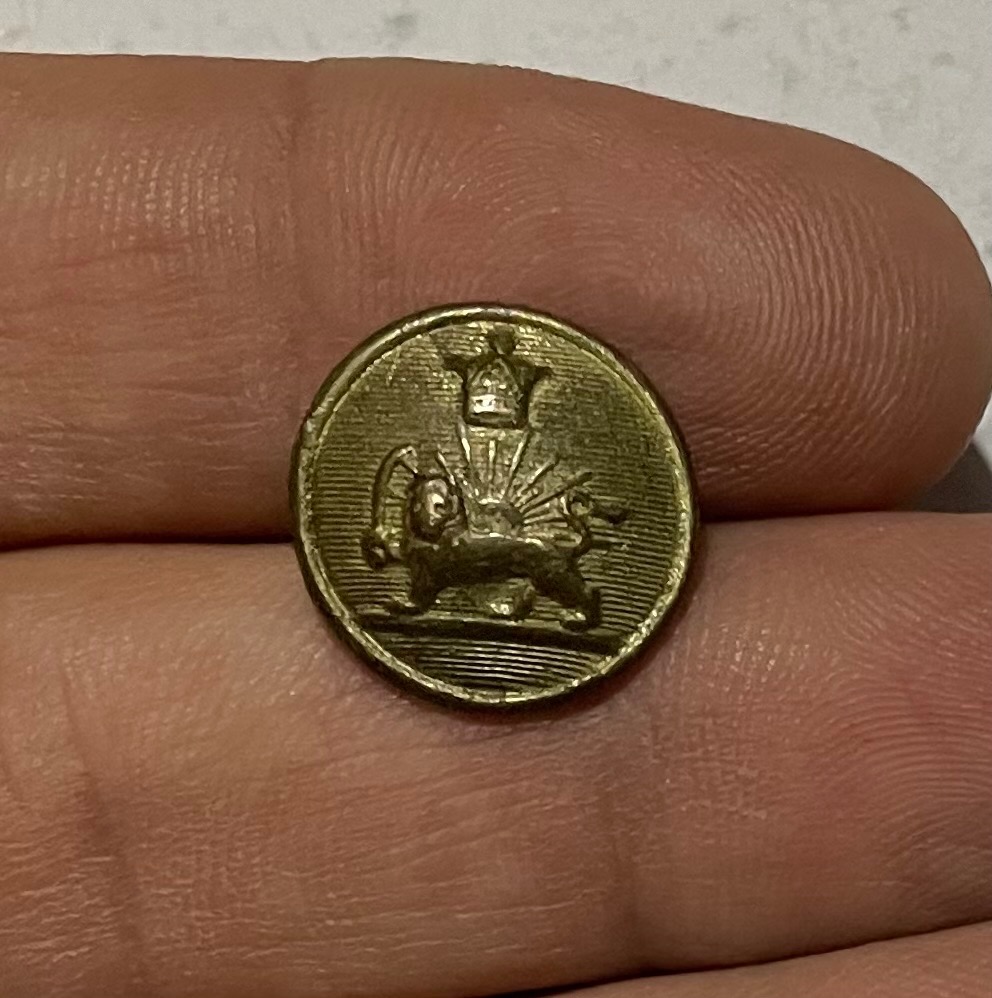 دکمه فلزی پهلوی شیر و خورشید کلکسیونی