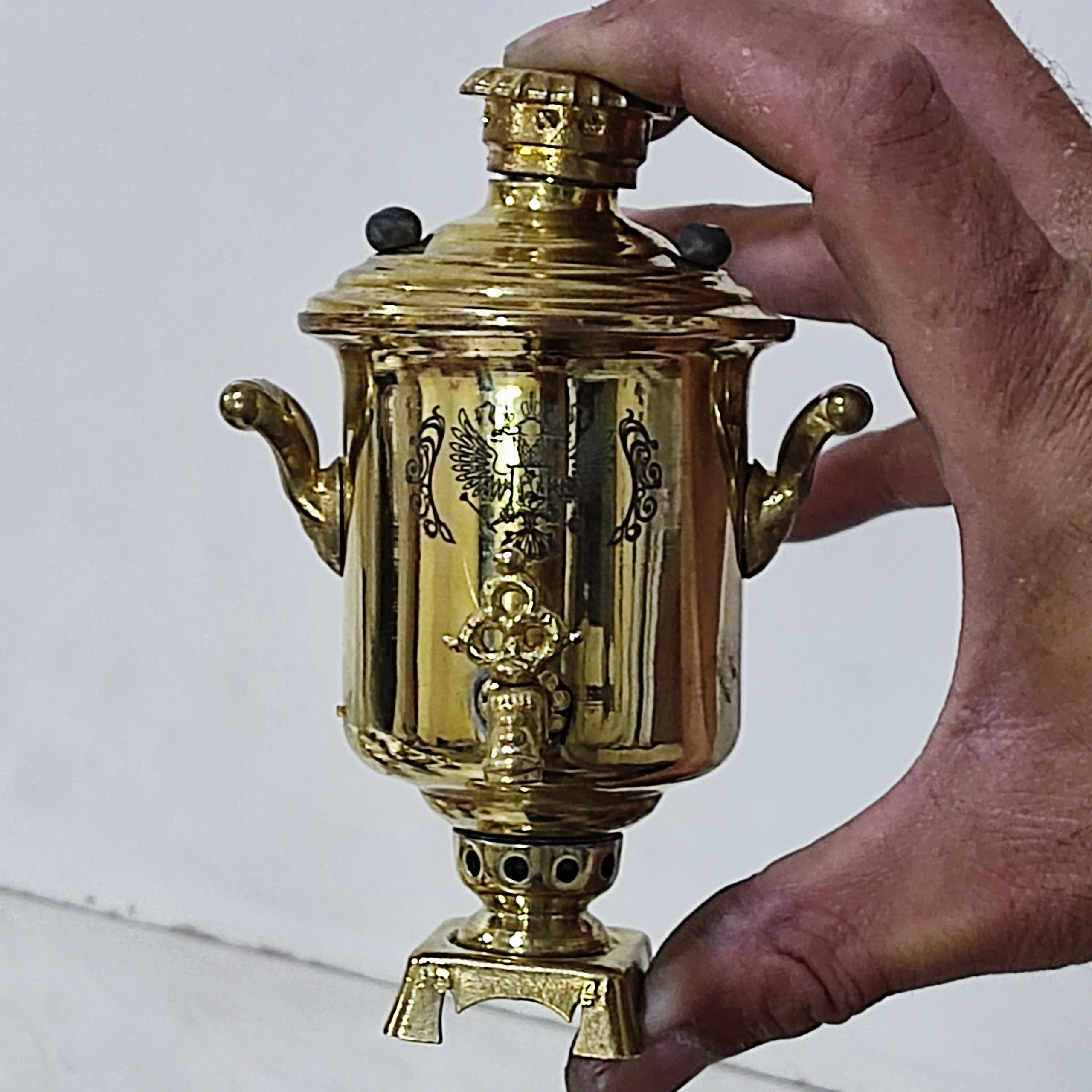 سماور برنجی مینیاتوری مارک دار طرح روس سماور کوچک