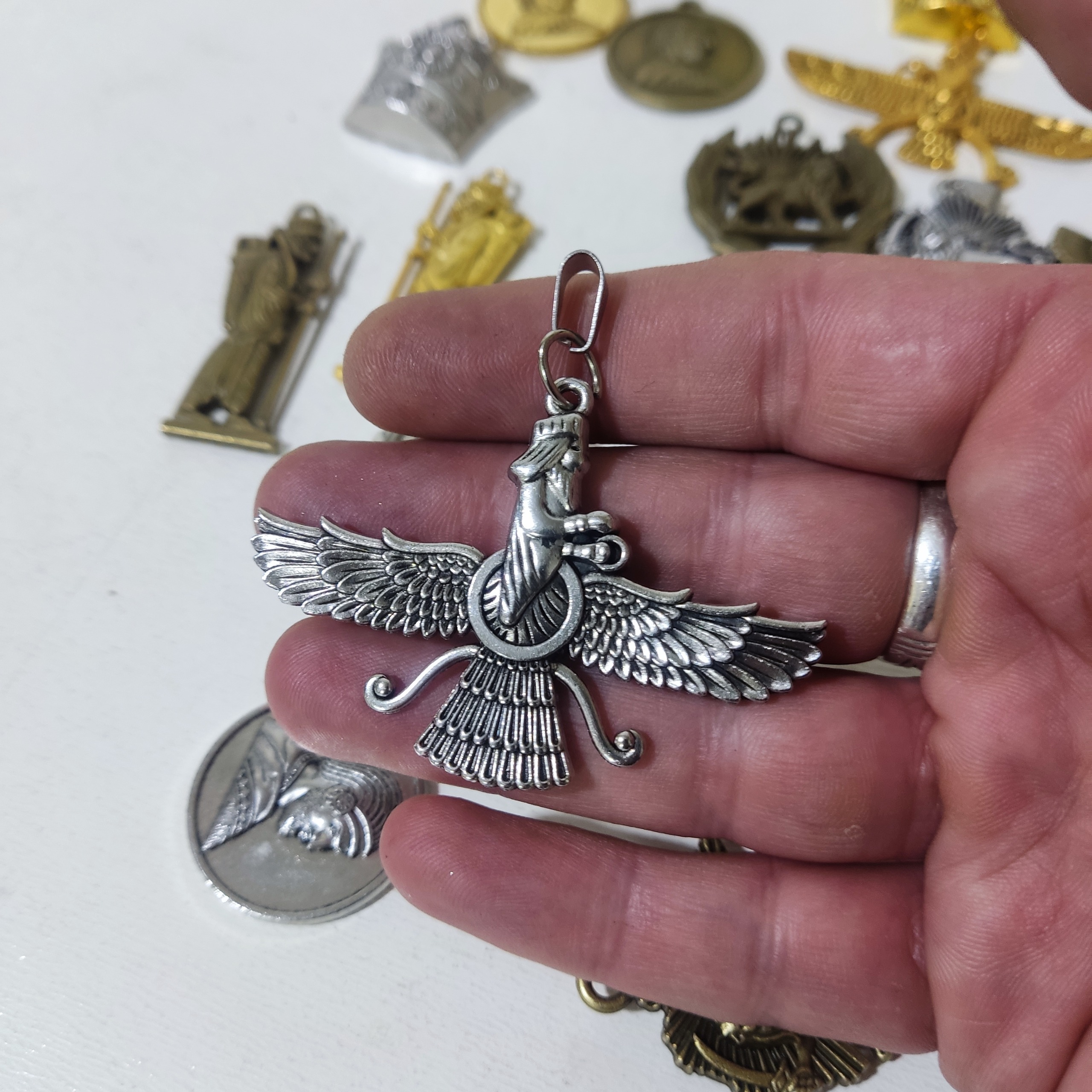 پلاک آویز گردنبند خارجی مرغوب فروهر در3رنگ