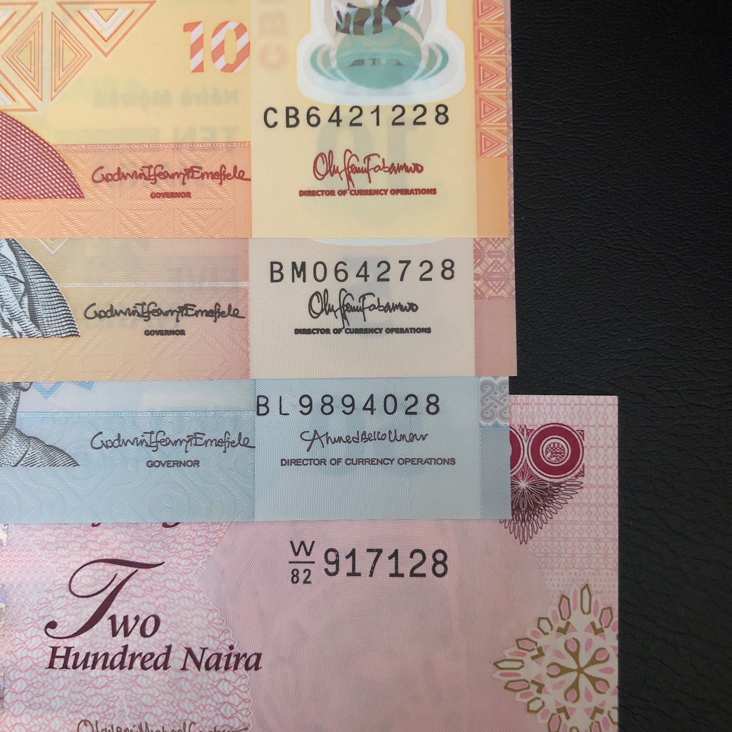4عدد اسکناس بانکی نایرا نیجریه دوشماره آخر یکسان