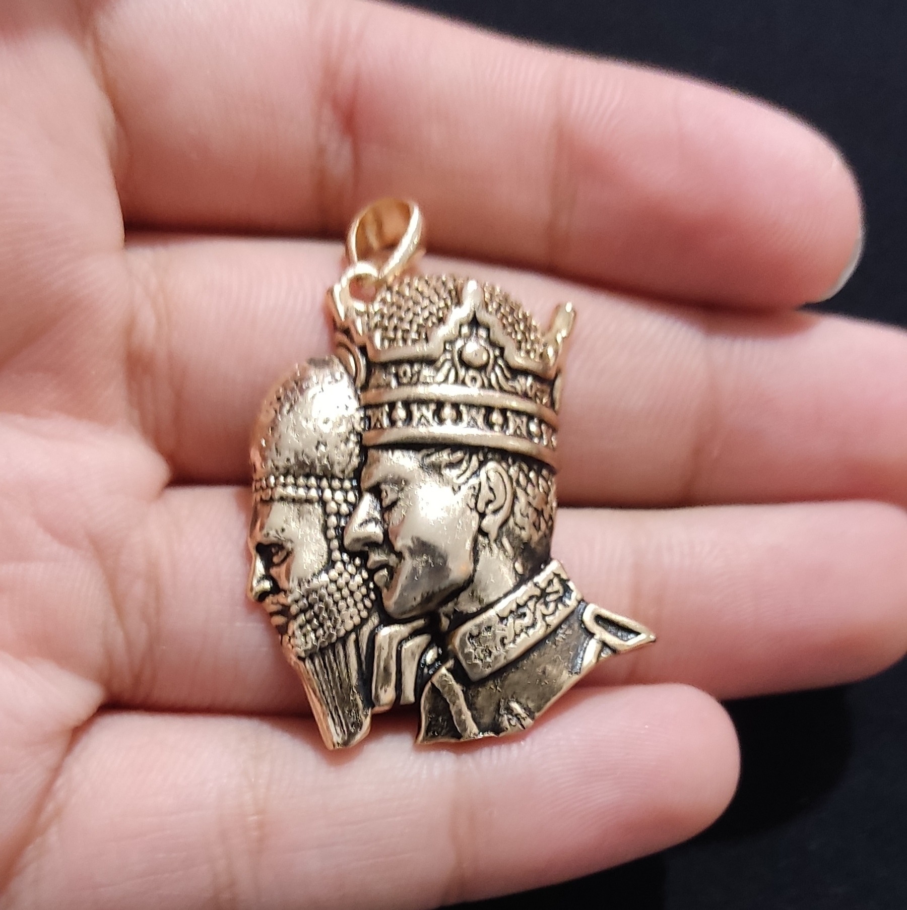 گردنبند برنجی طلاروس شاه و کورش بزرگ