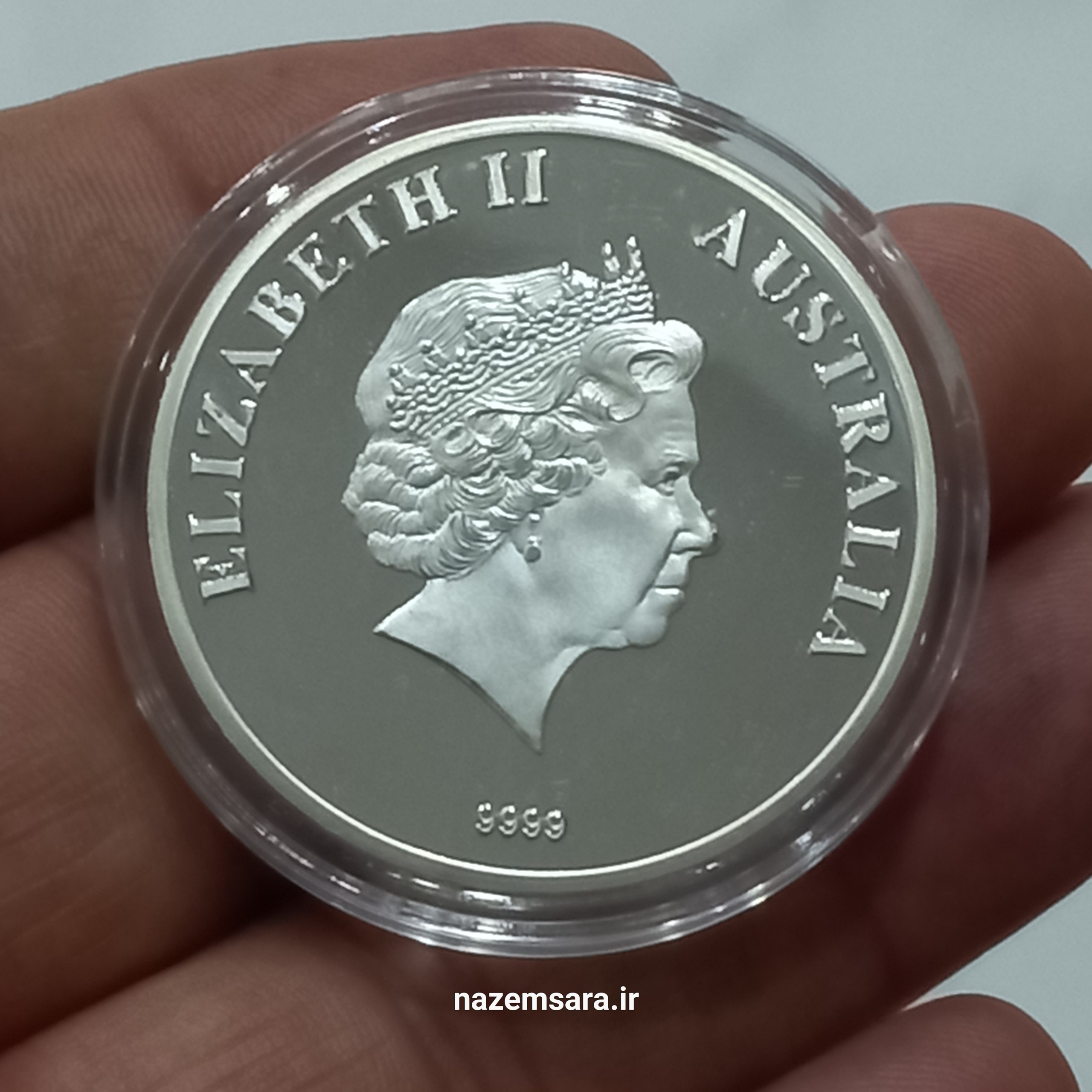 سکه یادبود ملکه الیزابت با کپسول مخصوص
