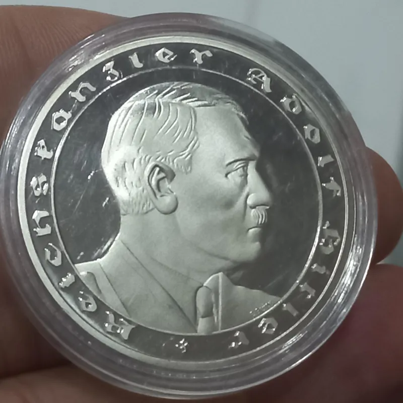 سکه یادبود ادولف هیتلر با کپسول مخصوص