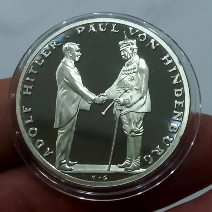 سکه یادبود المان نازی با کپسول مخصوص
