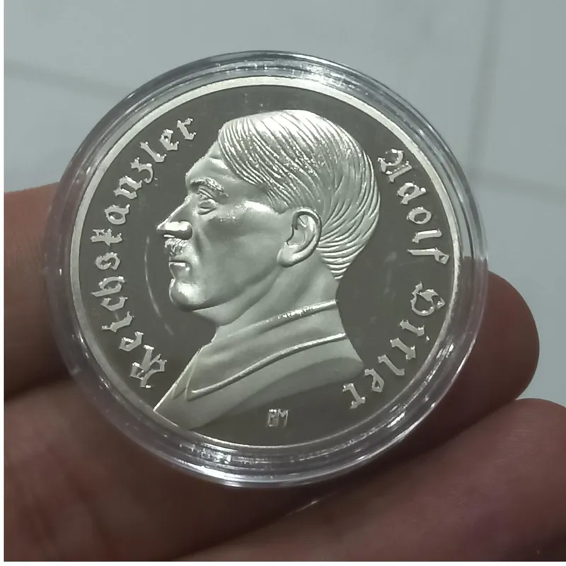 سکه یادبود ادولف هیتلر با کپسول مخصوص