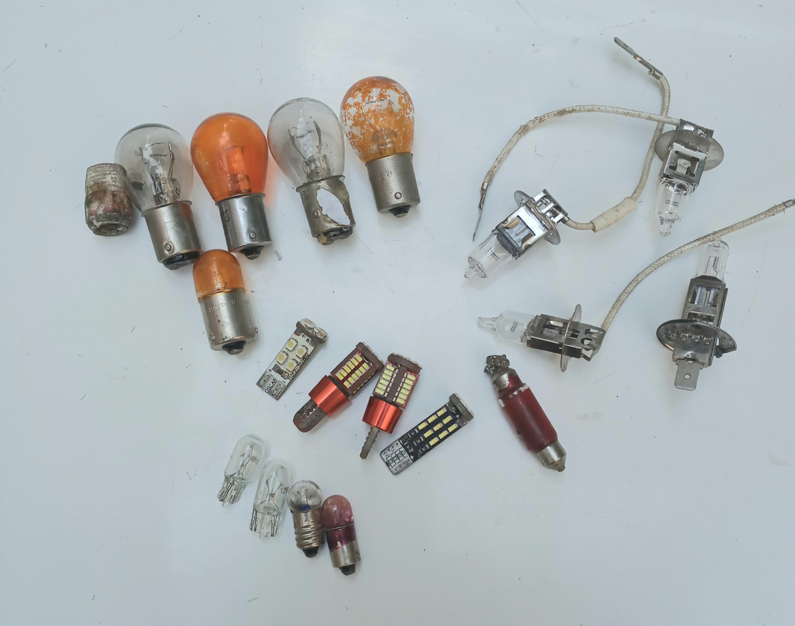 18عدد انواع لامپ خودرو