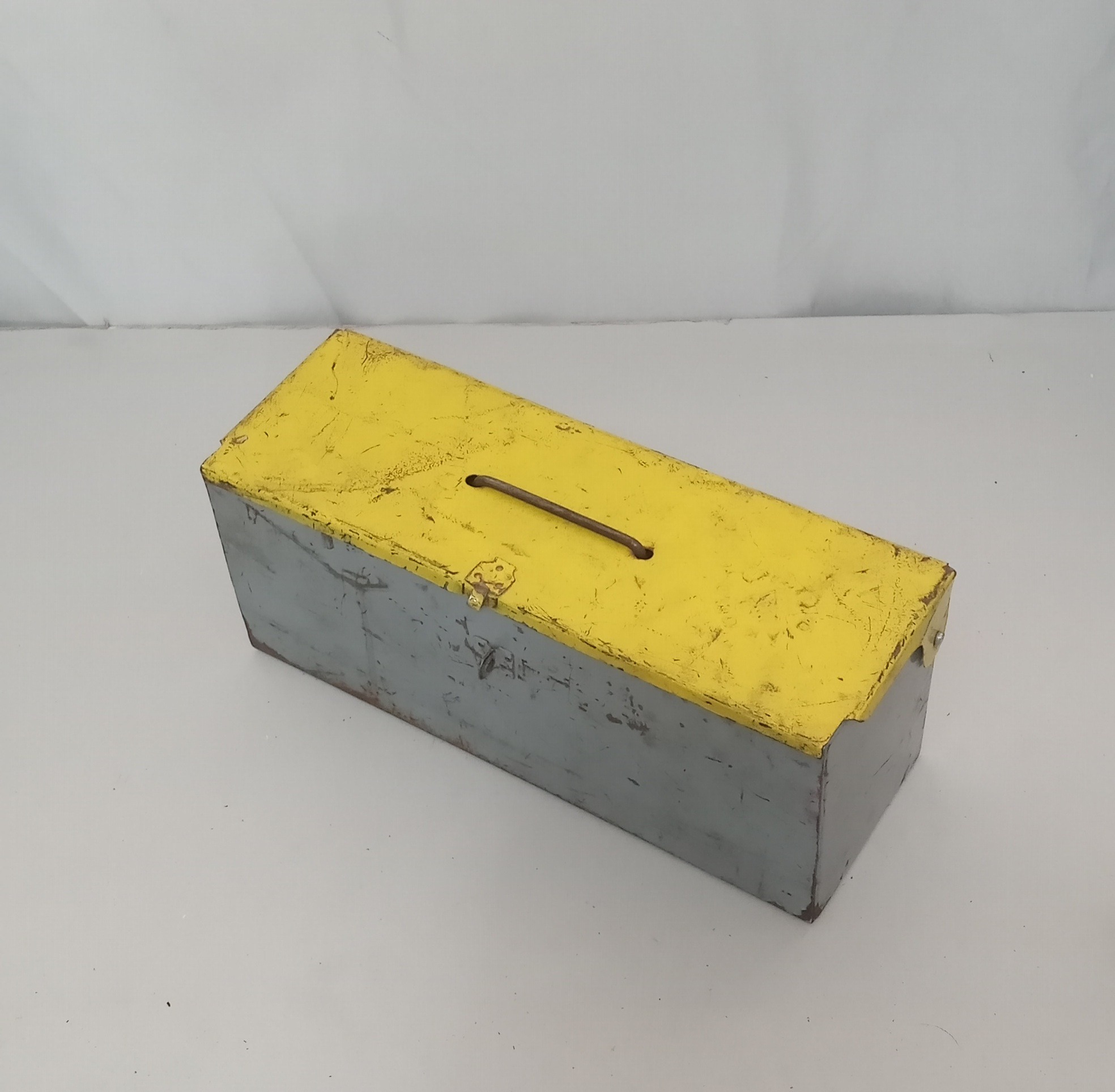 جعبه ابزار قدیمی