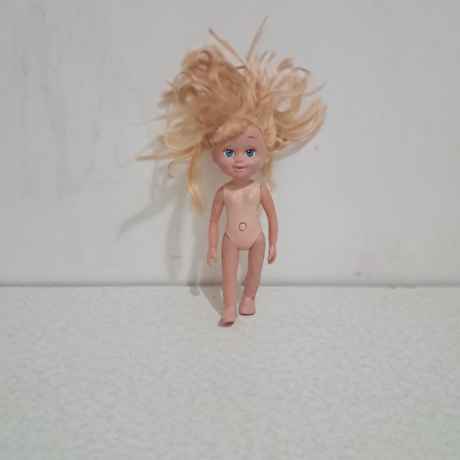 عروسک قدیمی زیبا