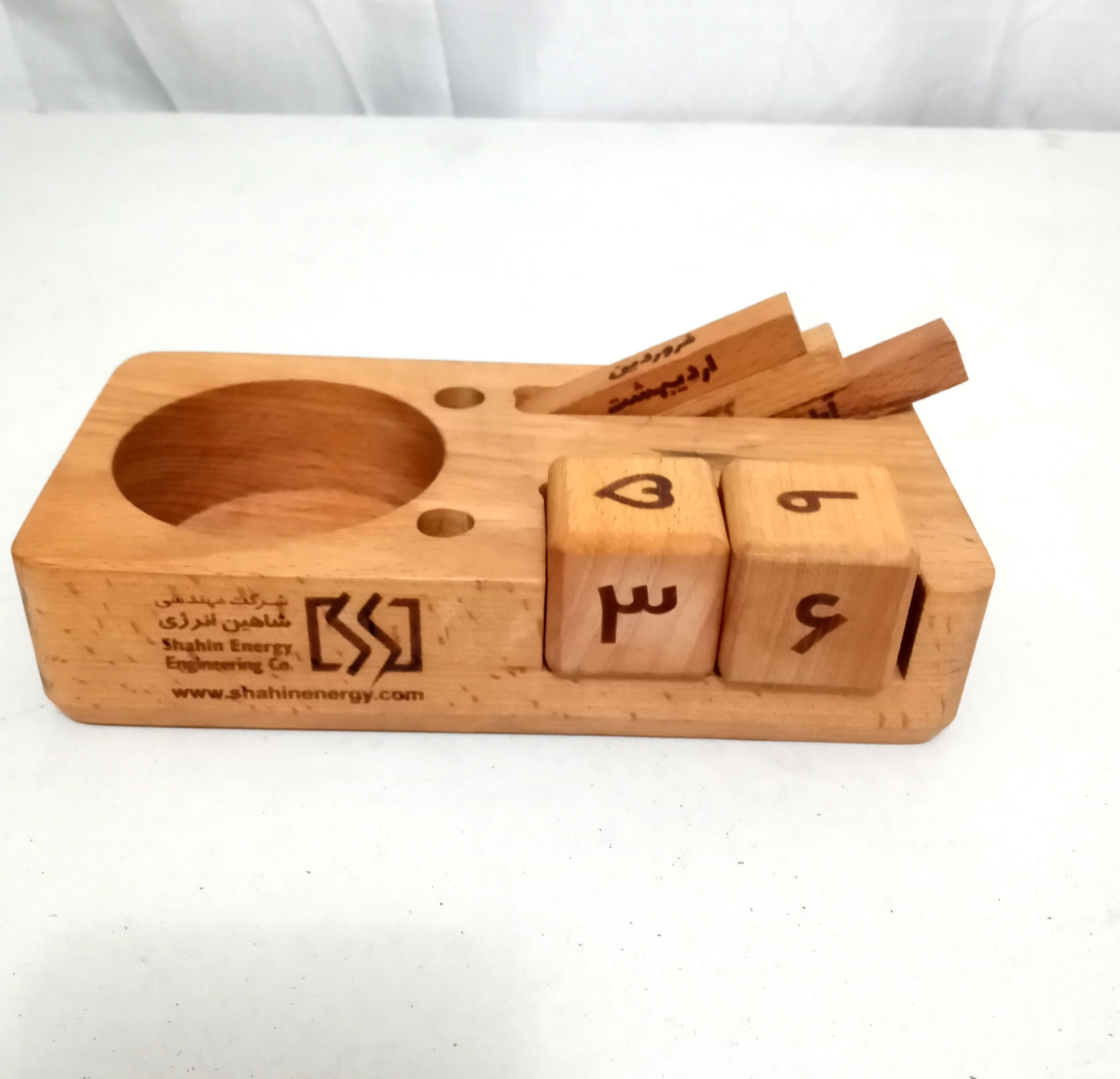 تقویم واستند رومیزی چوبی