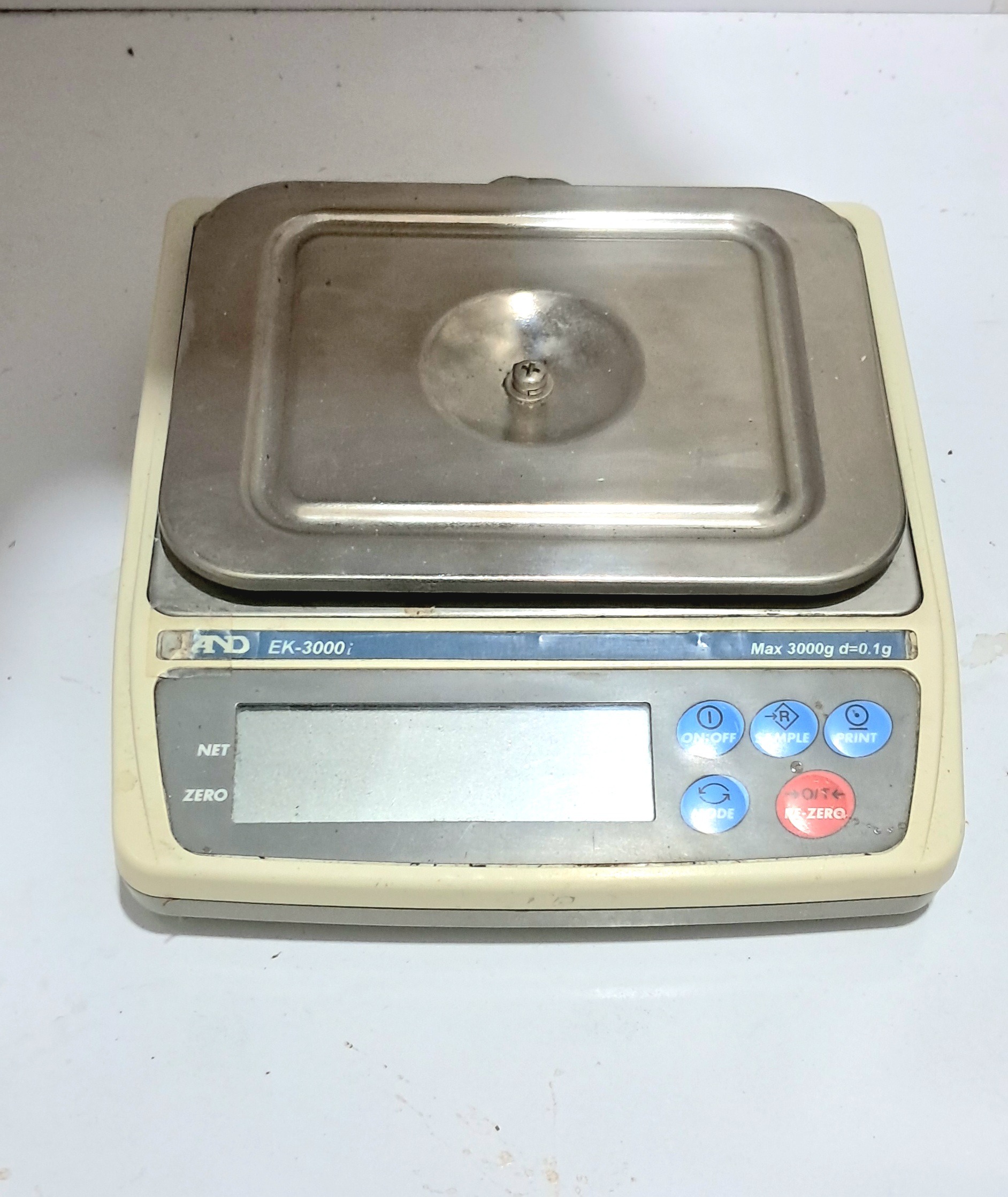 ترازو زرگری ژاپنی بادقت 1/گرم