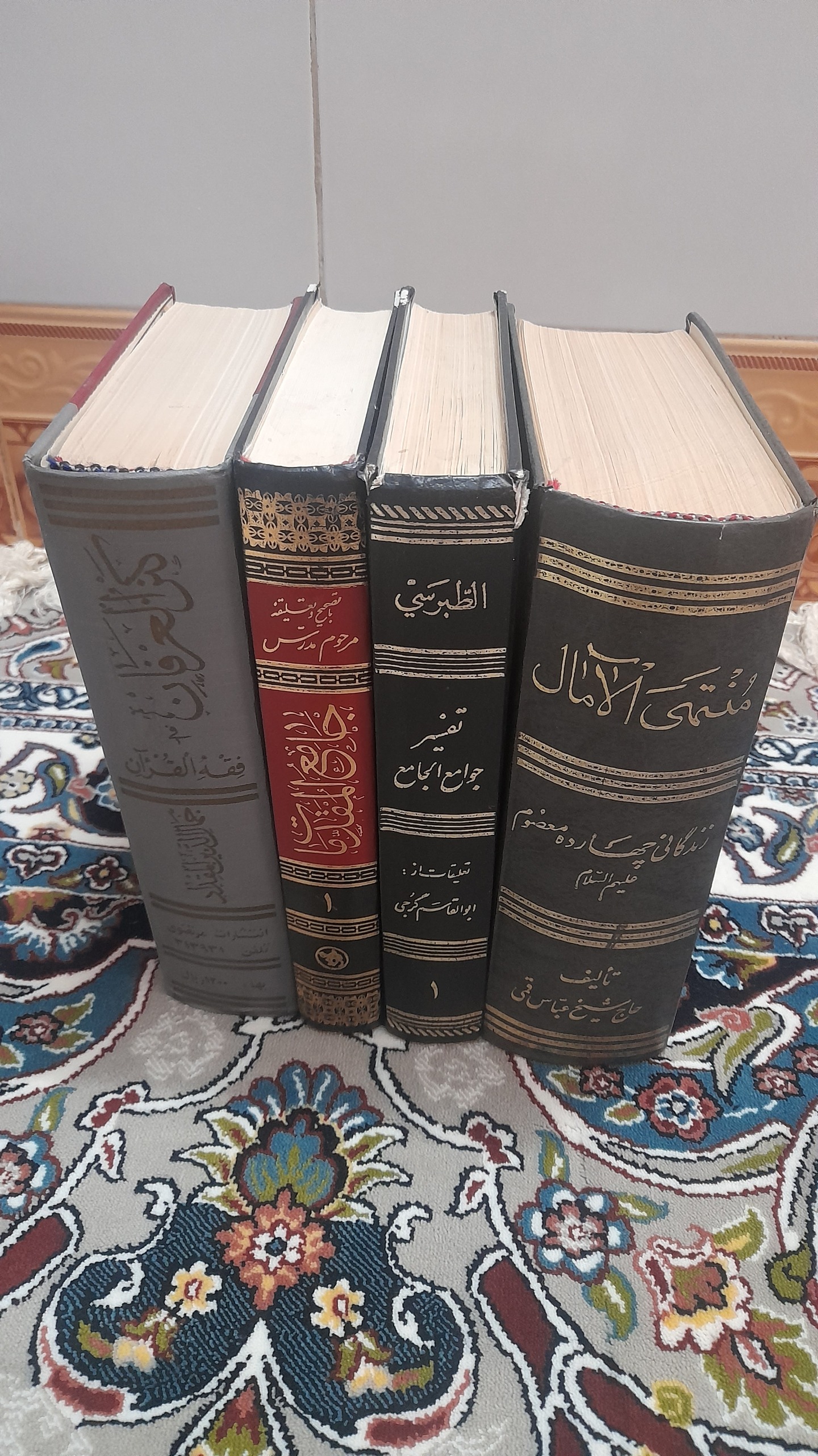 4جلد کتاب نفیس در حد نو سالم