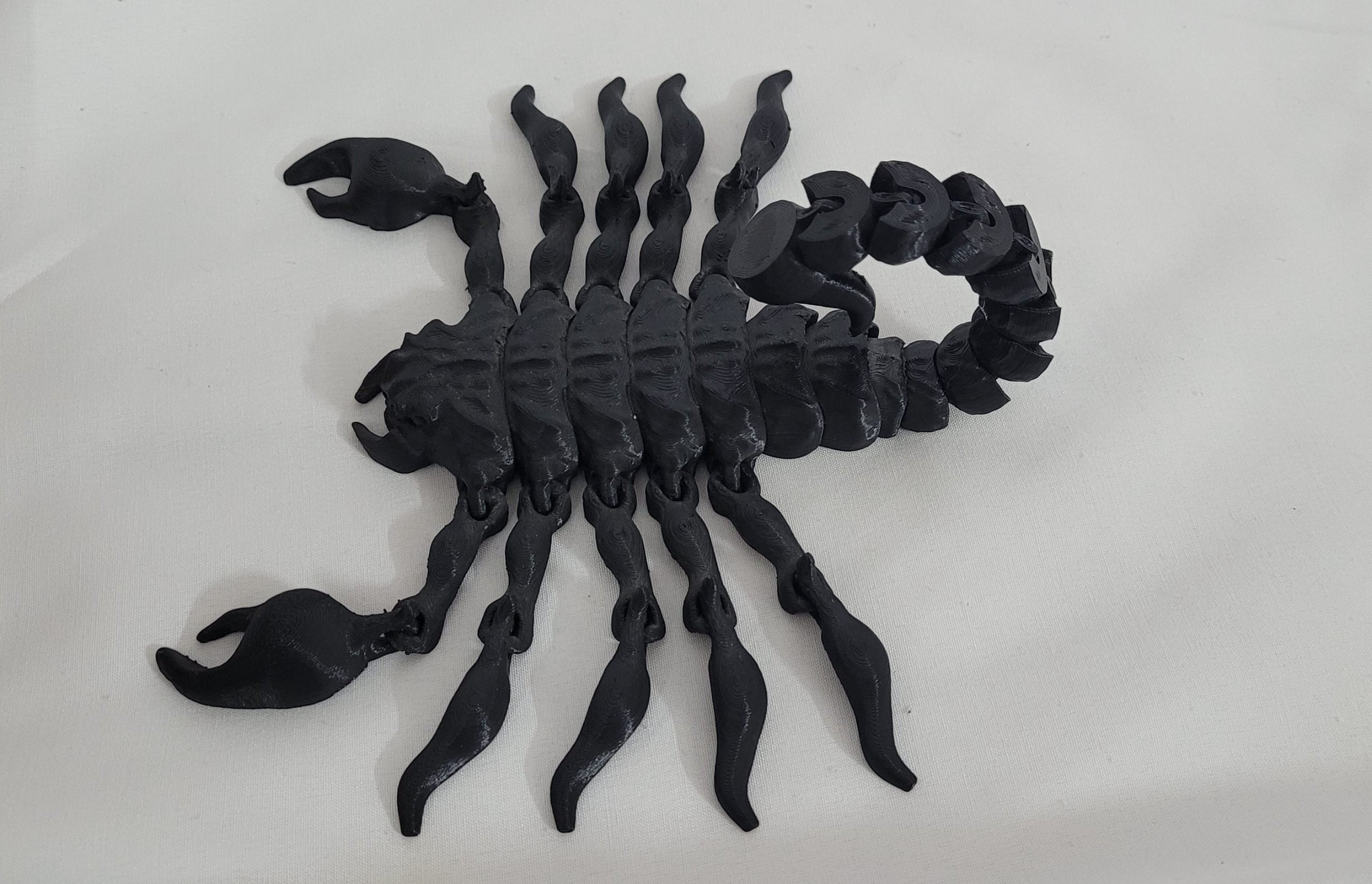 فیگور عقرب  مفصلی