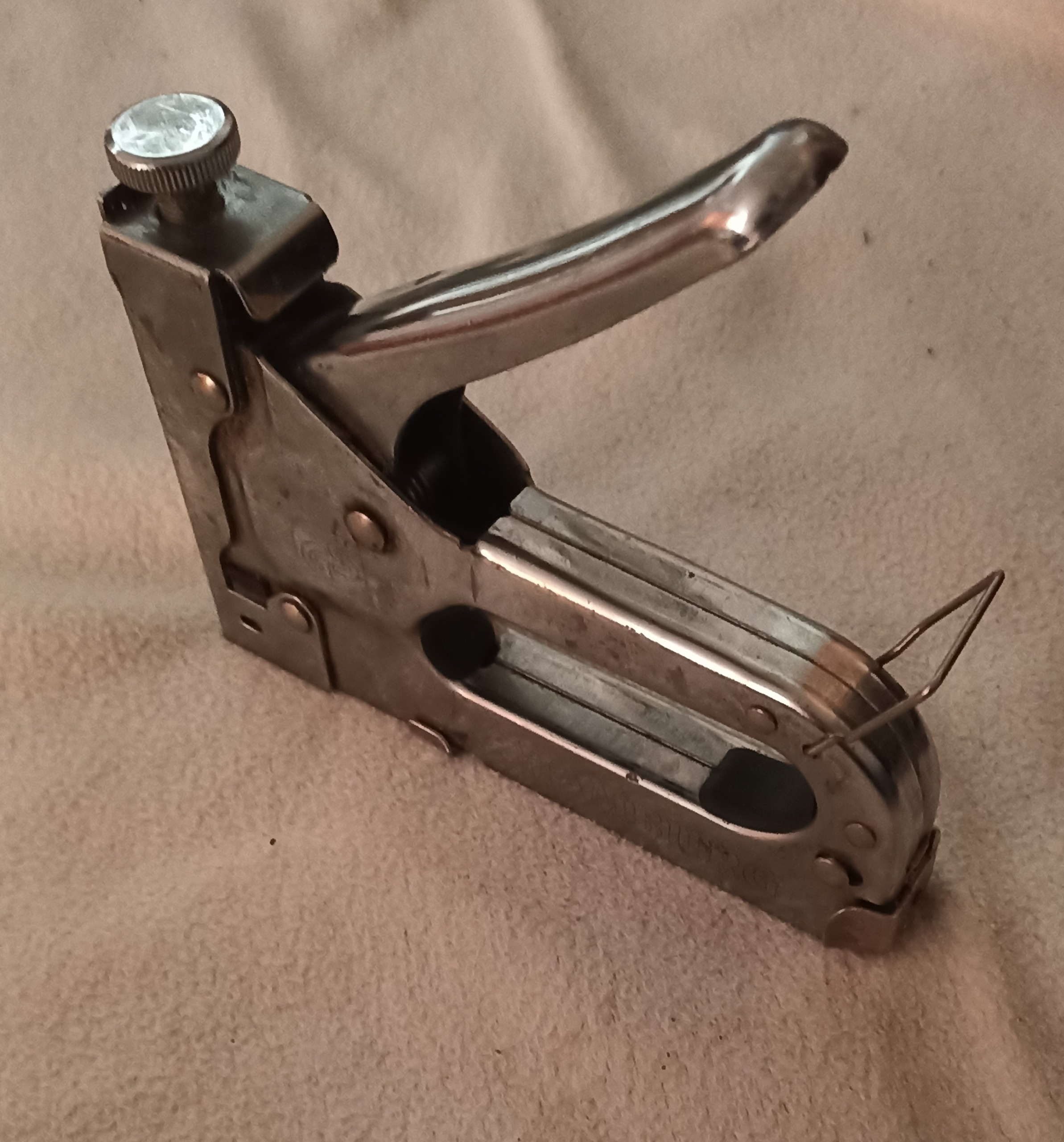 میخ کوب دیواری قدیمی