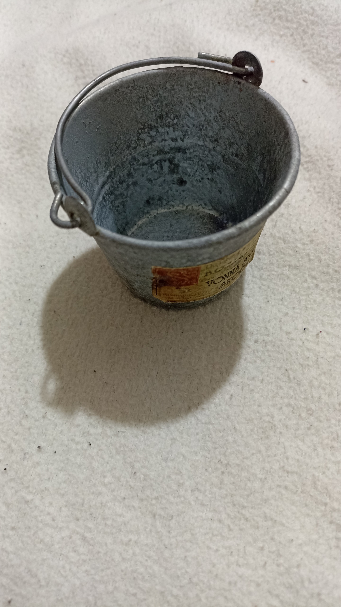 سطل قدیمی کوچک