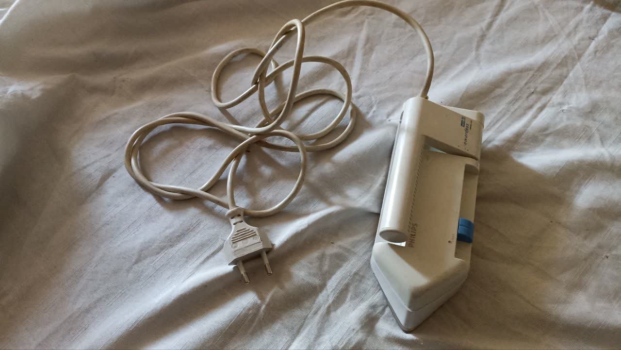 اتو قدیمی فیلیپس سالم