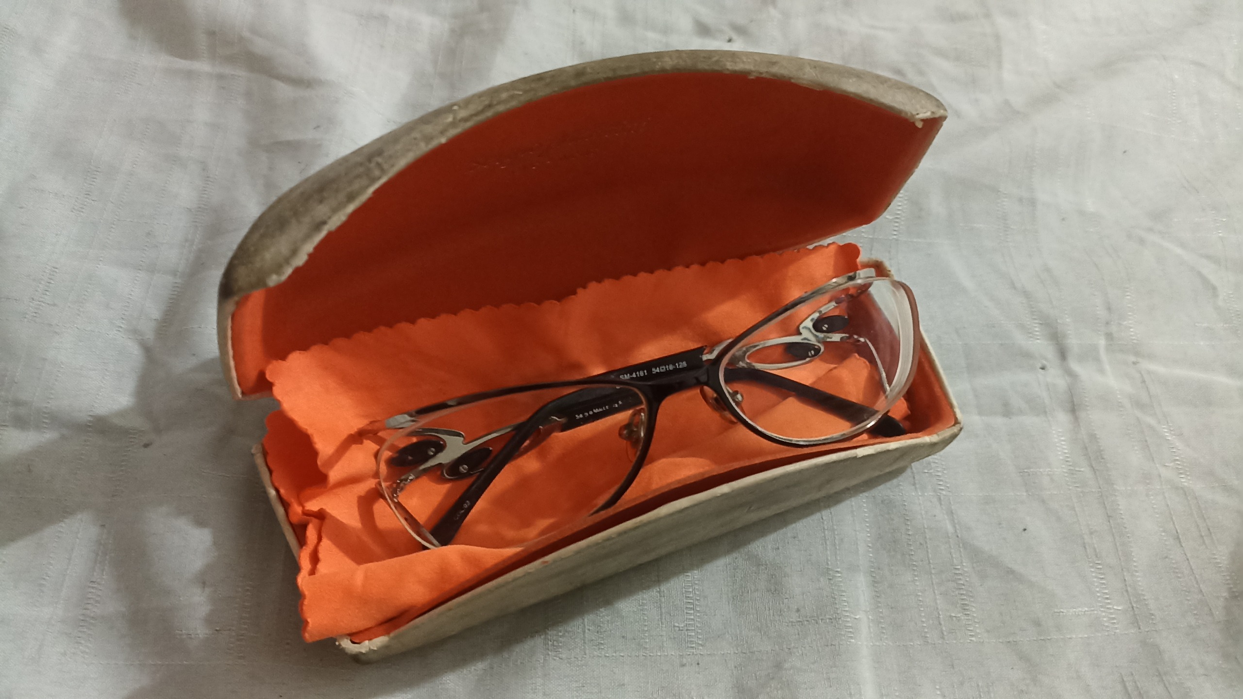 عینک طبی قدیمی