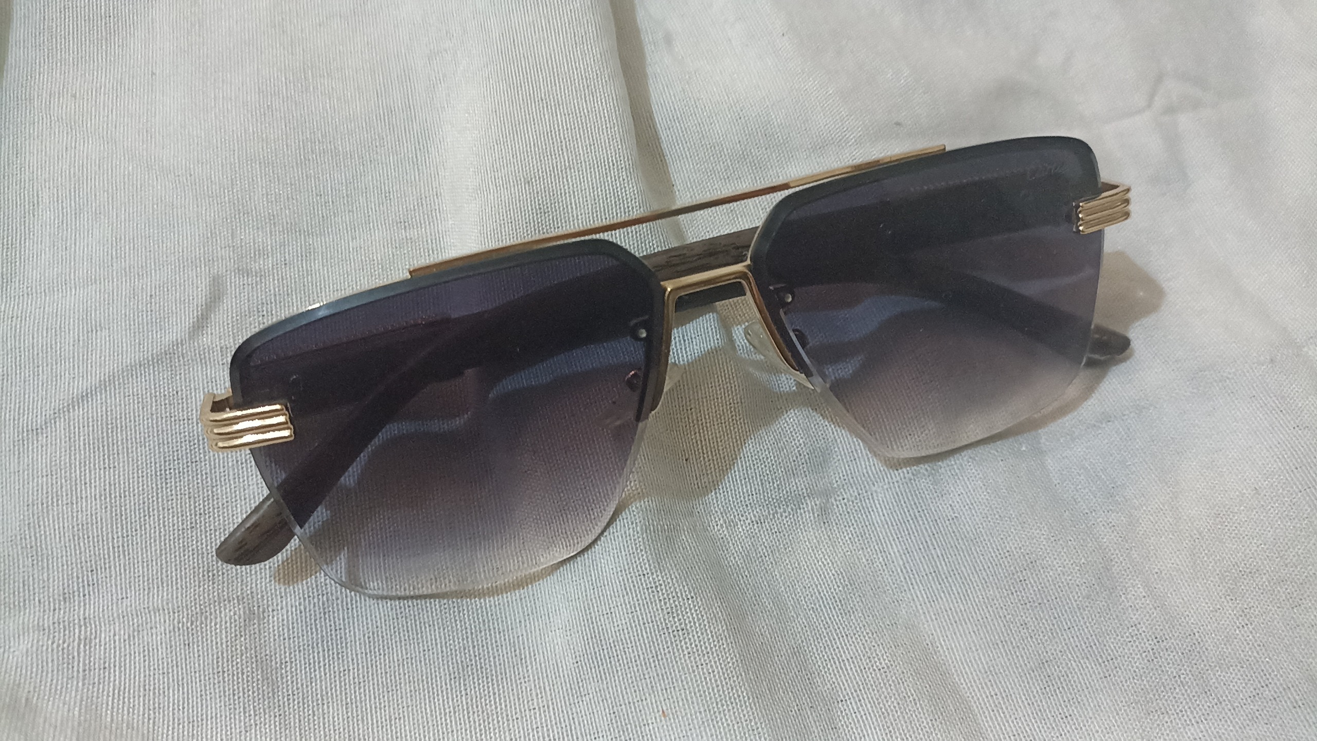 عینک افتابی ایتالیایی سالم