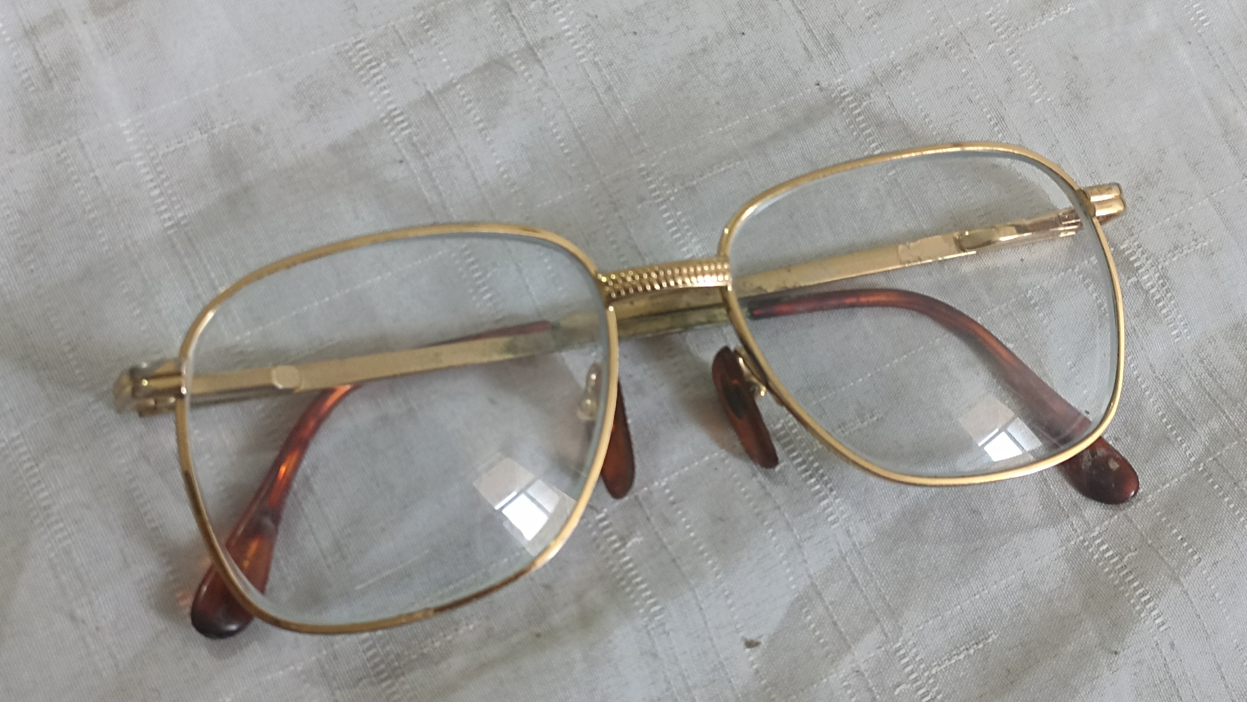 عینک طبی قدیمی فلزی