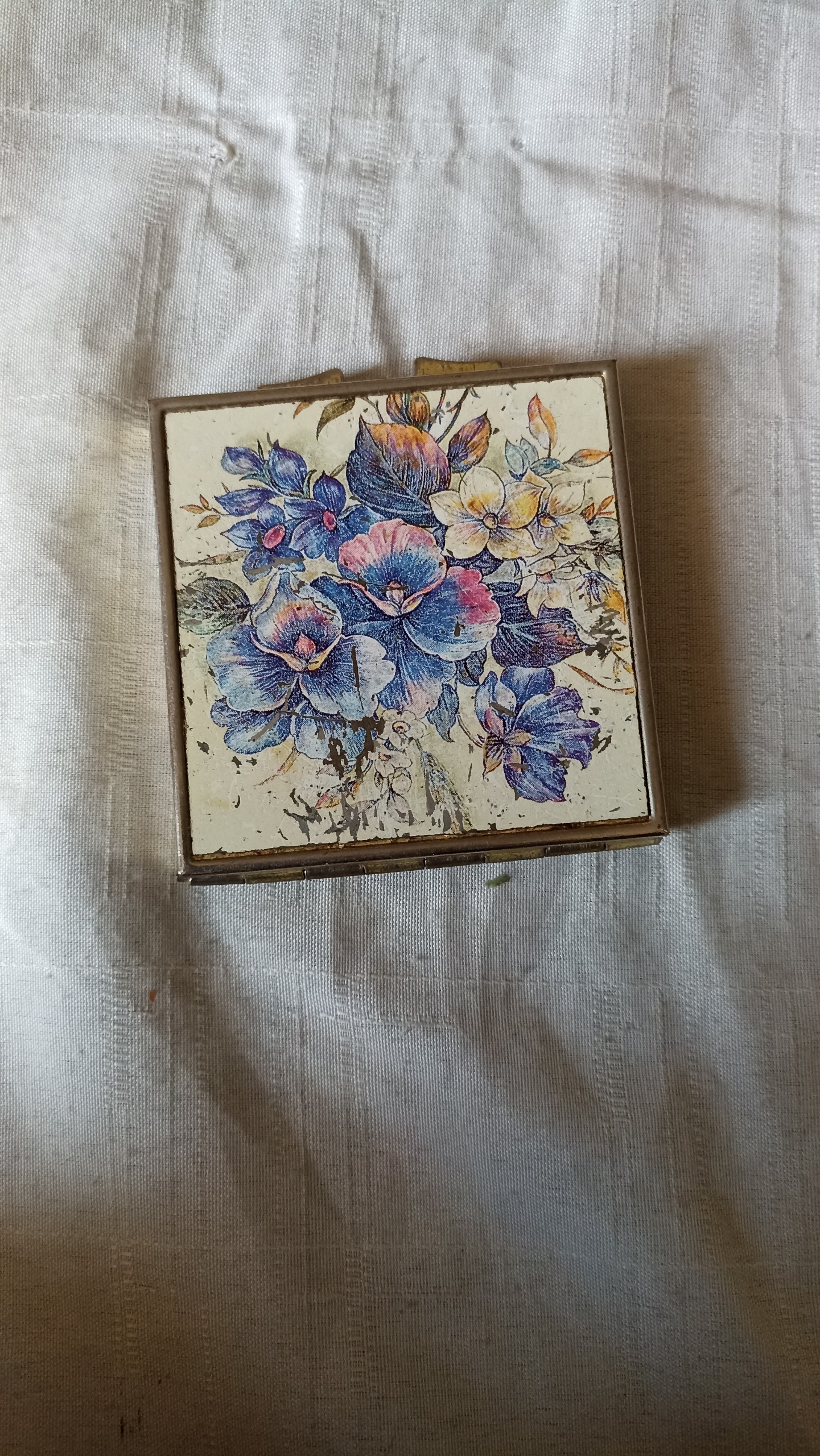 آینه قدیمی برنجی