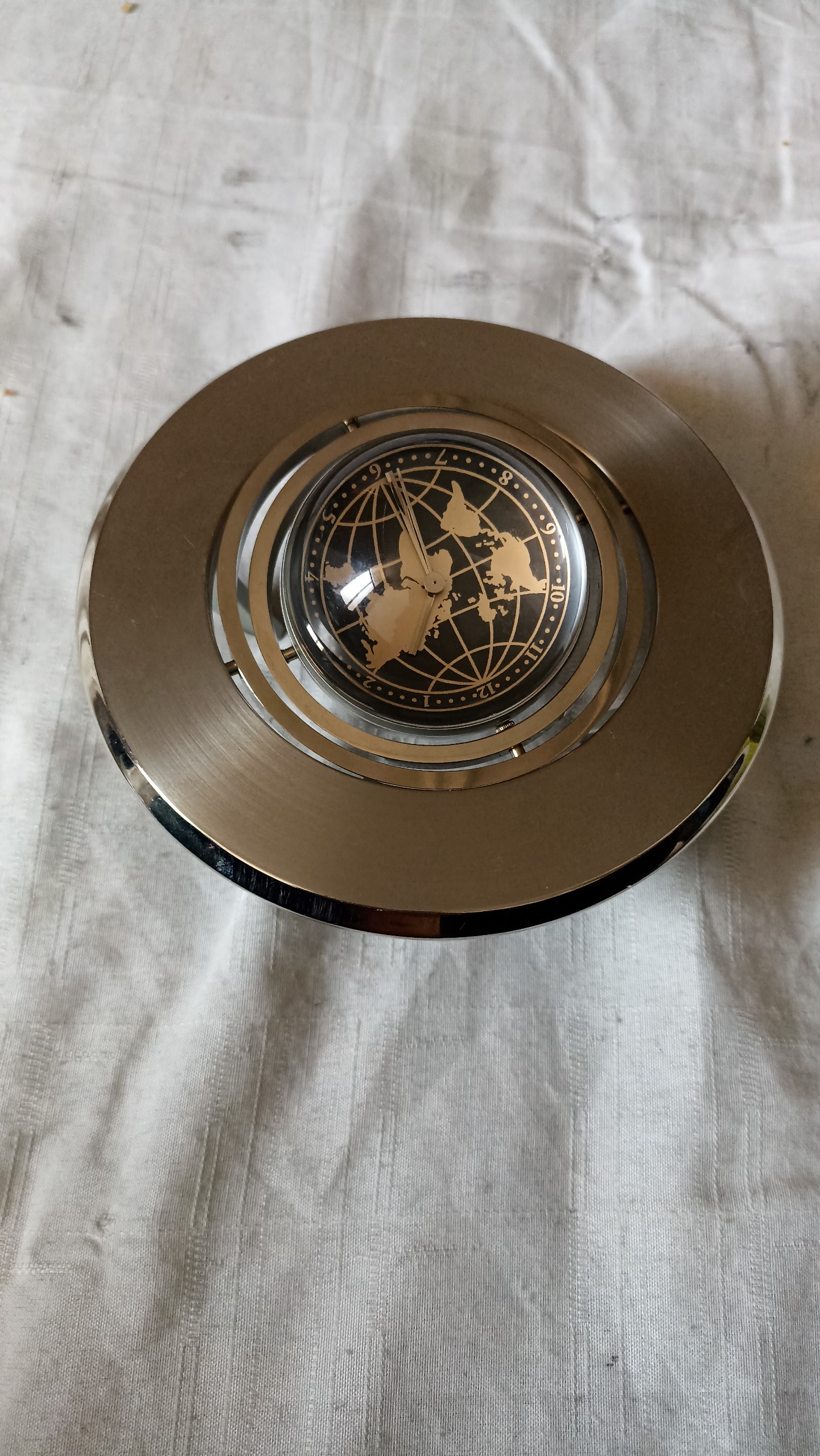 ساعت رومیزی گردان کروی سالم