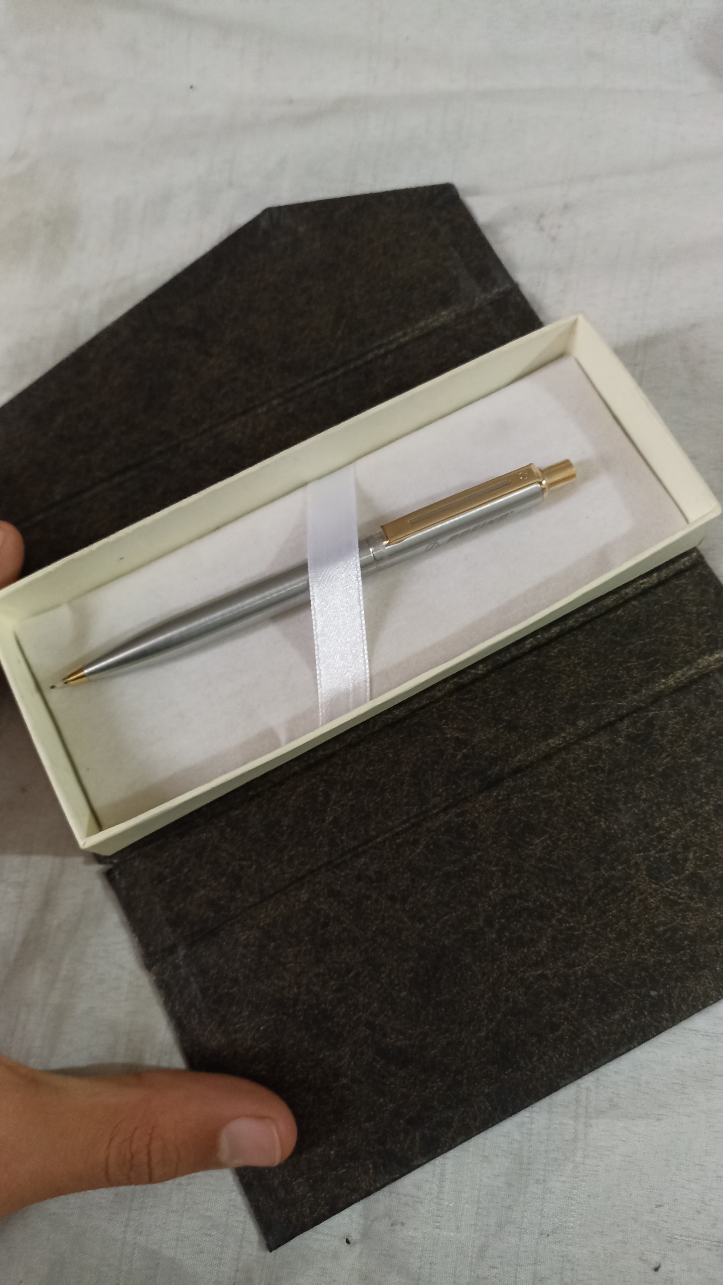 اتود شیفر قدیمی با جعبه