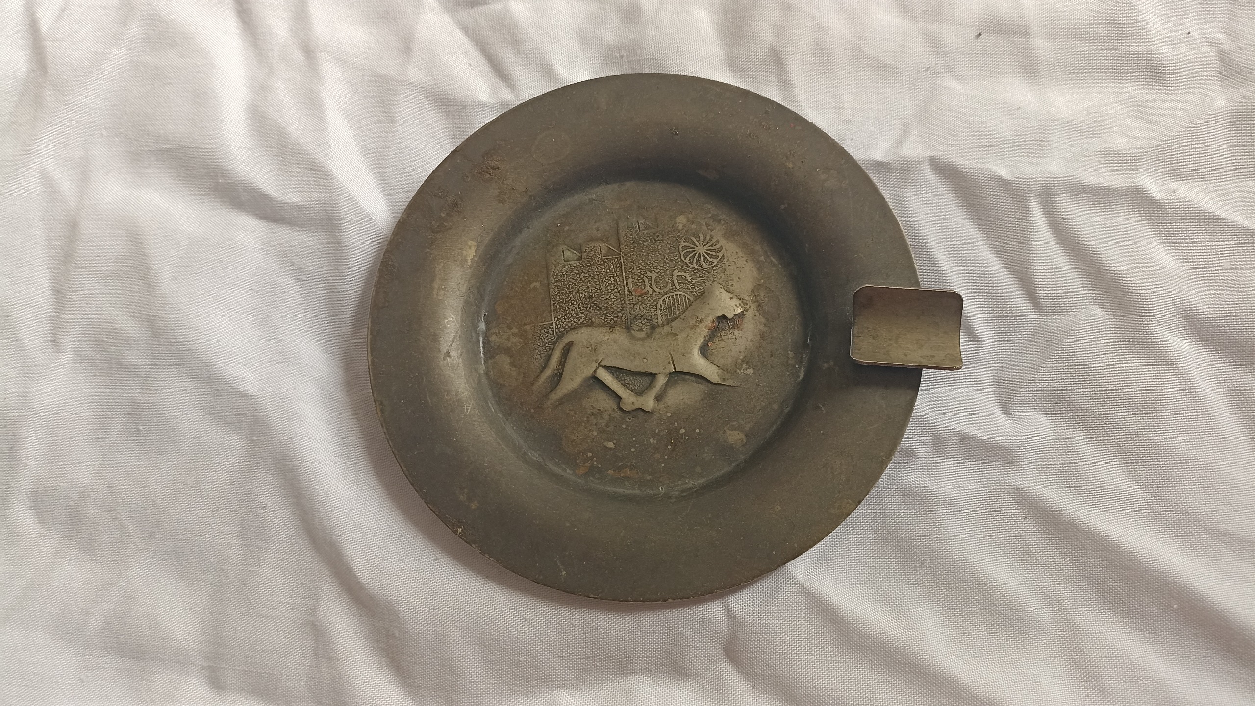 جاسیگاری قدیمی کوچک