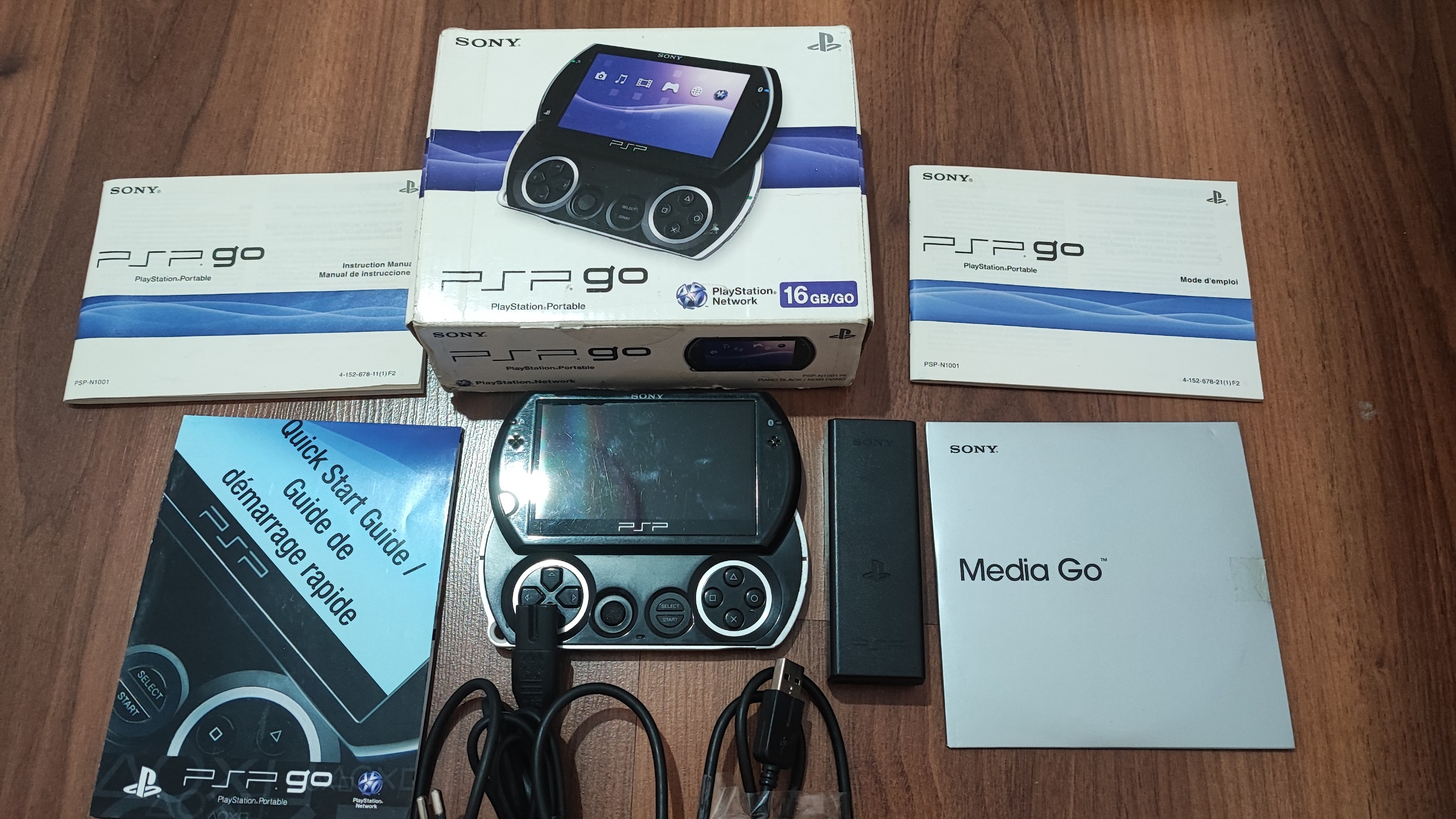 Psp go پی اس پی گو با جعبه