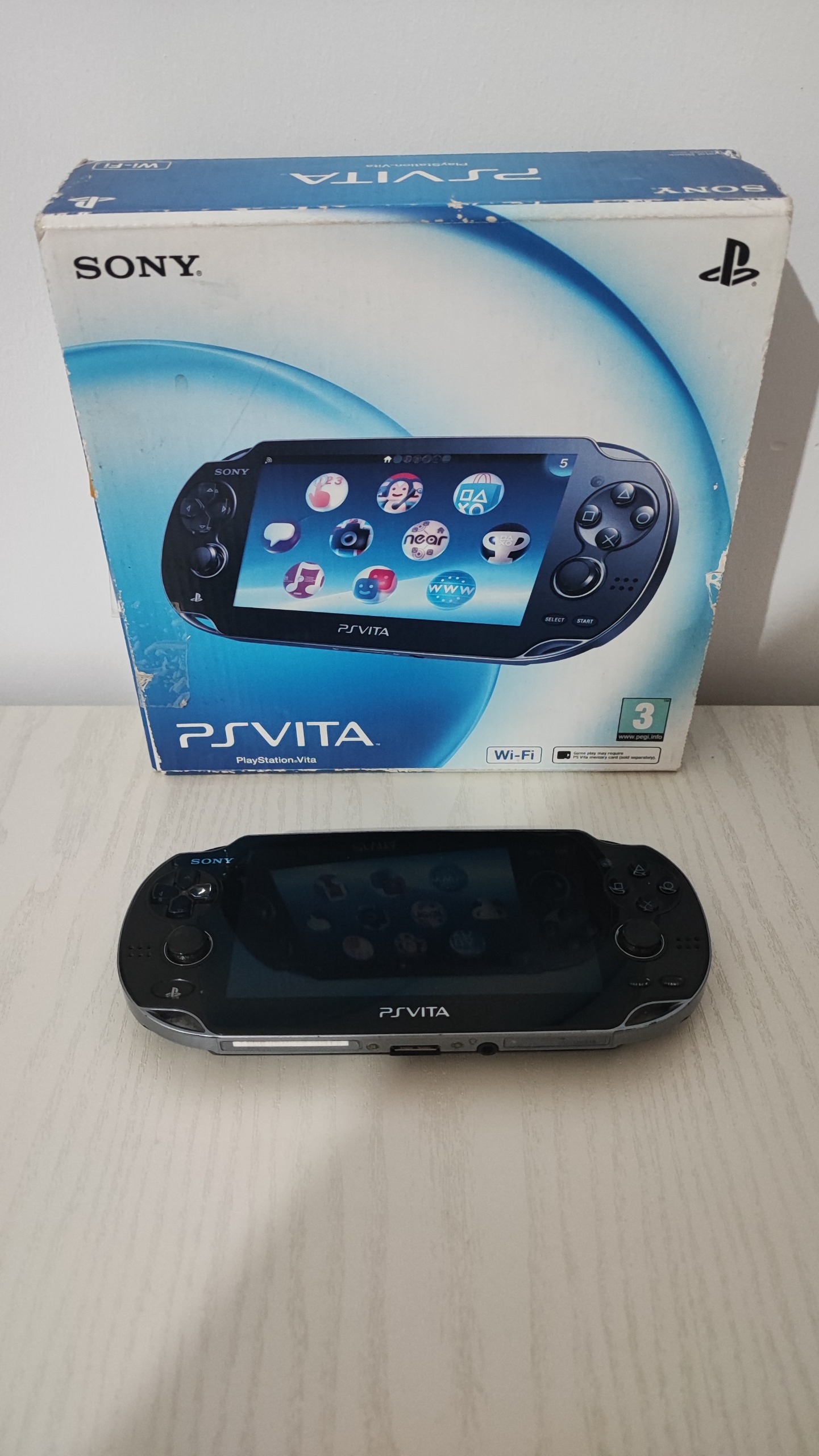 Ps vita fat با جعبه و شارژر