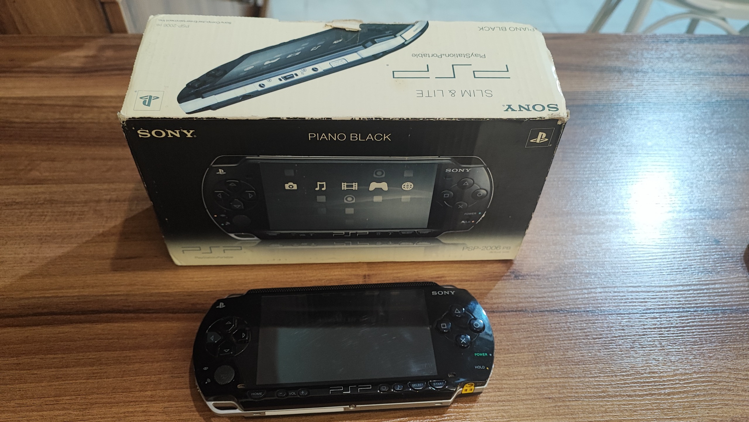Psp با جعبه شارژر و رم کپی خور
