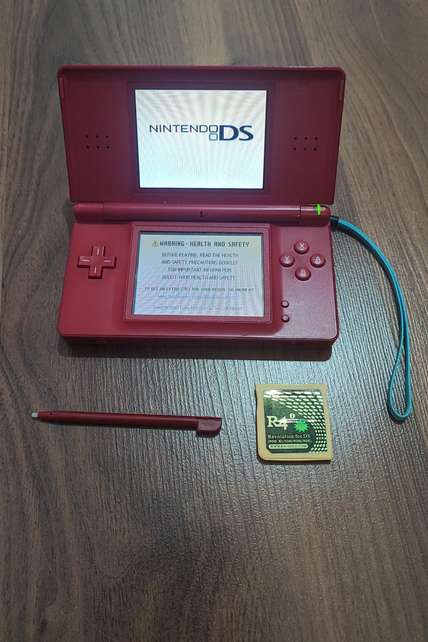 نینتندو ds لایت قرمز کپی خور با R4