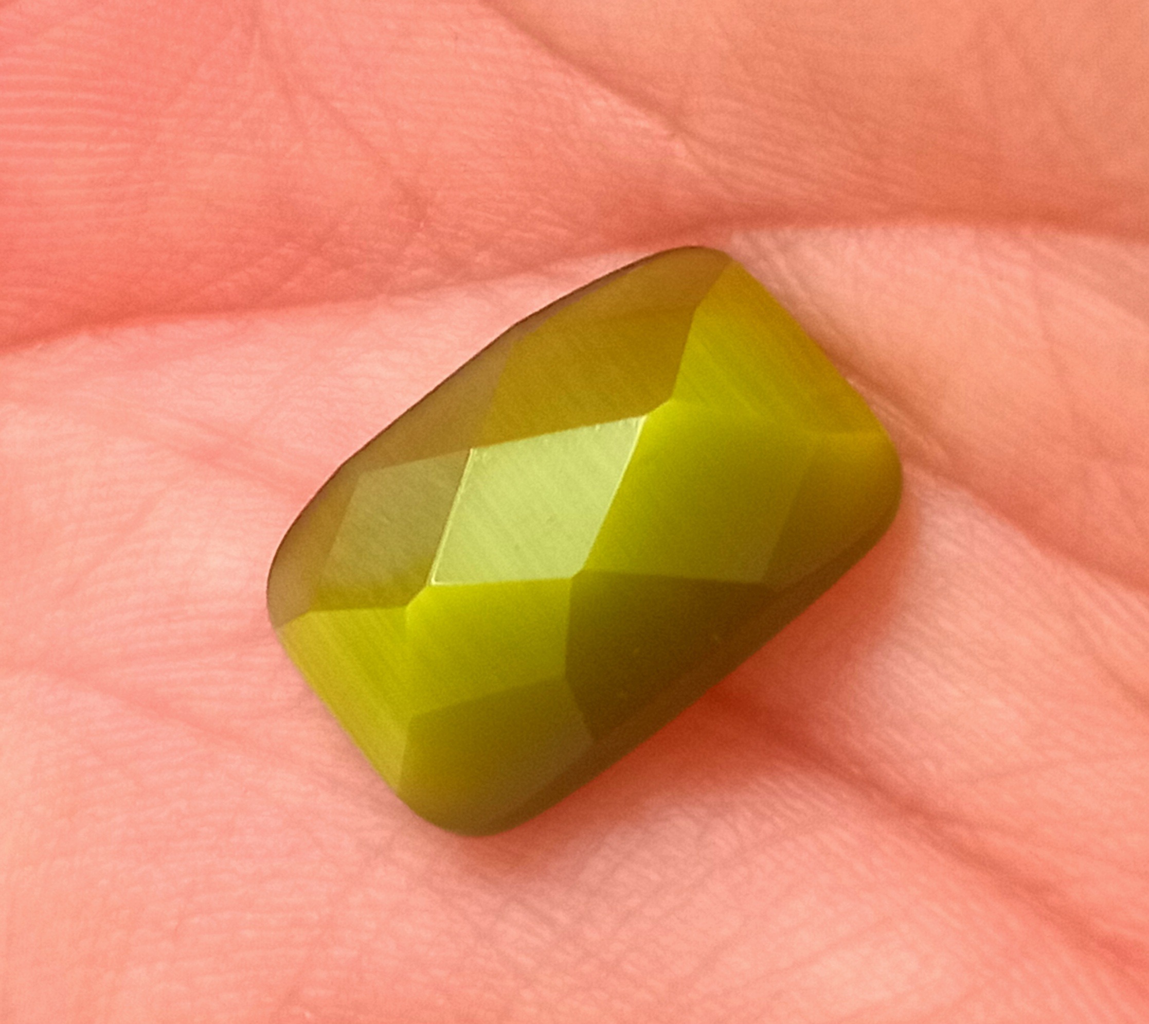 نگین چشم گربه تراش برلیان سبز 1.8 سانت