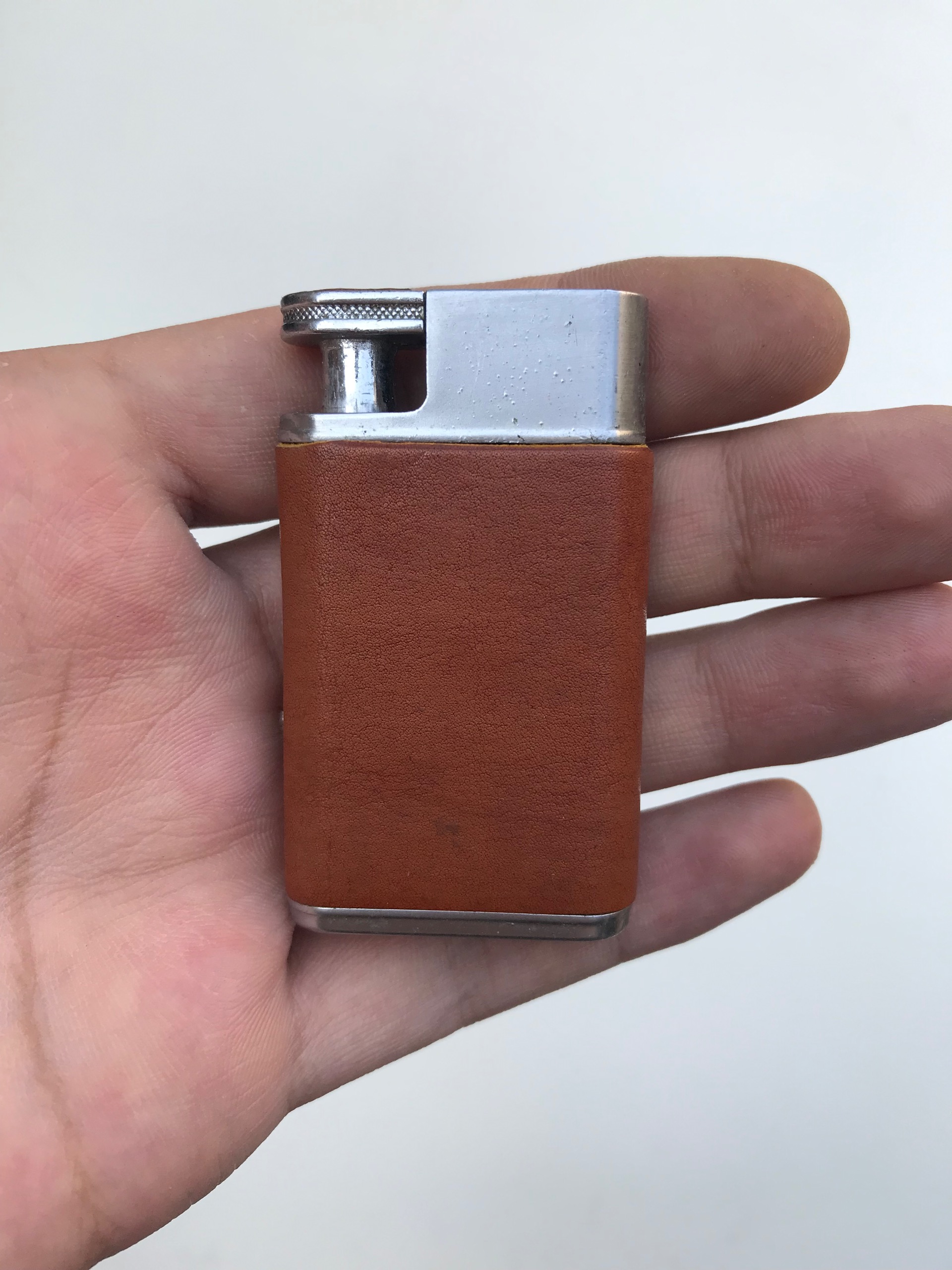 فندک کلکسیونی با روکش چرم طبیعی