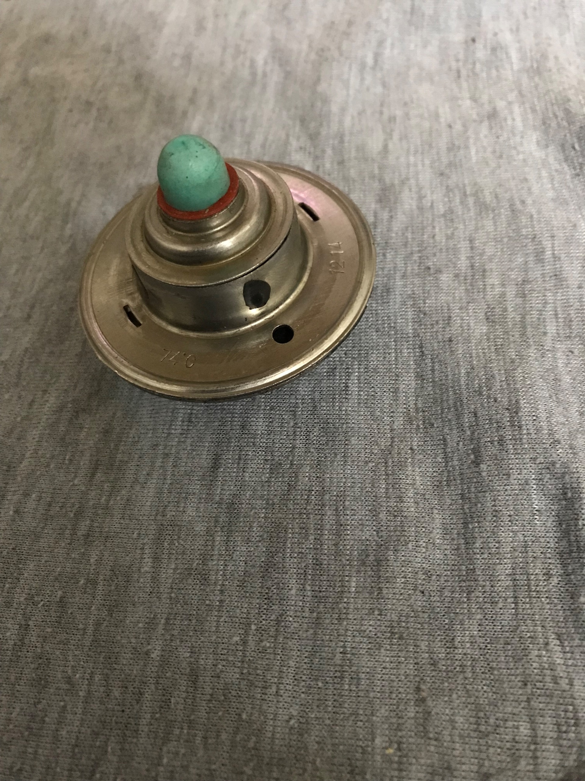 بشقاب پرنده فلزی