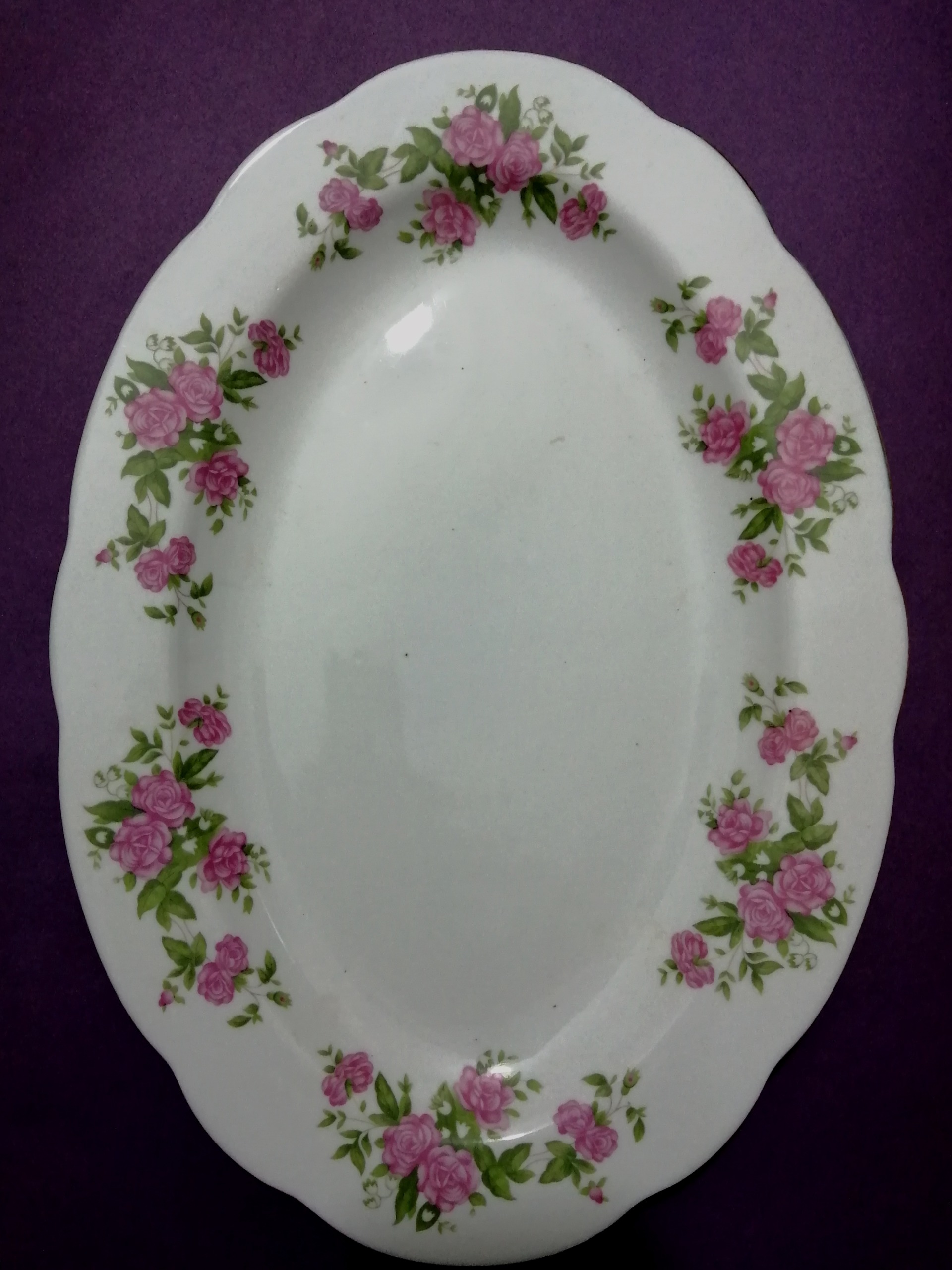 دیس بزرگ گل قرمز توضیحات