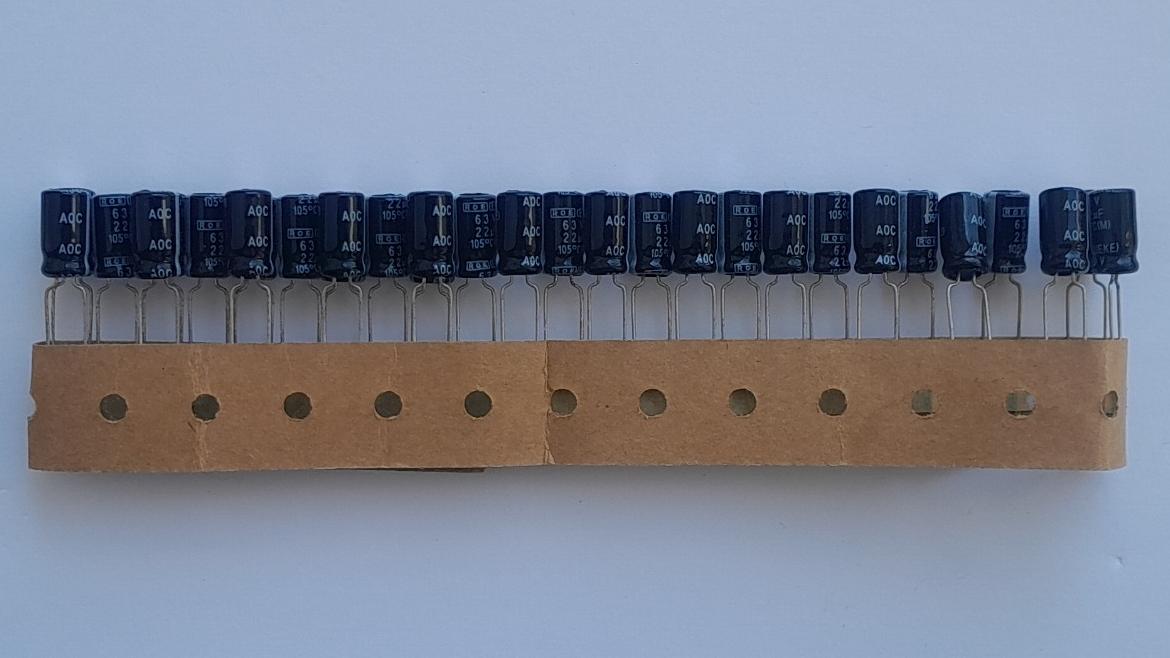 بسته ی 10 عددی خازن 22uf 63v مارک ROE (EKE) AOC